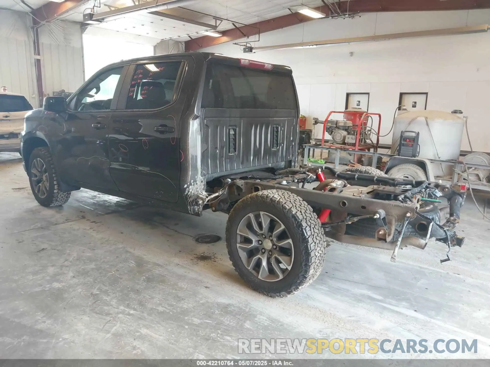 3 Photograph of a damaged car 1GCUYDED8MZ231212 CHEVROLET SILVERADO 1500 2021