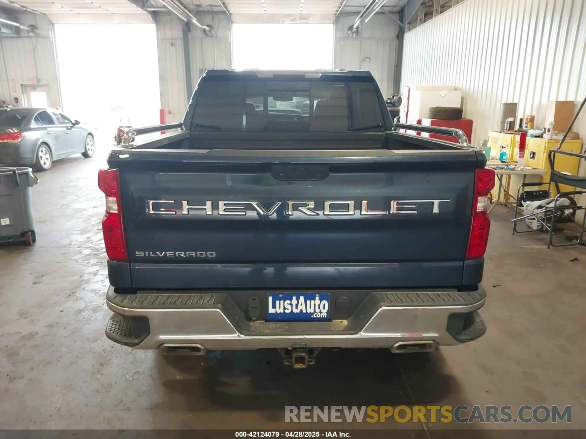 17 Photograph of a damaged car 1GCUYDED9MZ362116 CHEVROLET SILVERADO 1500 2021