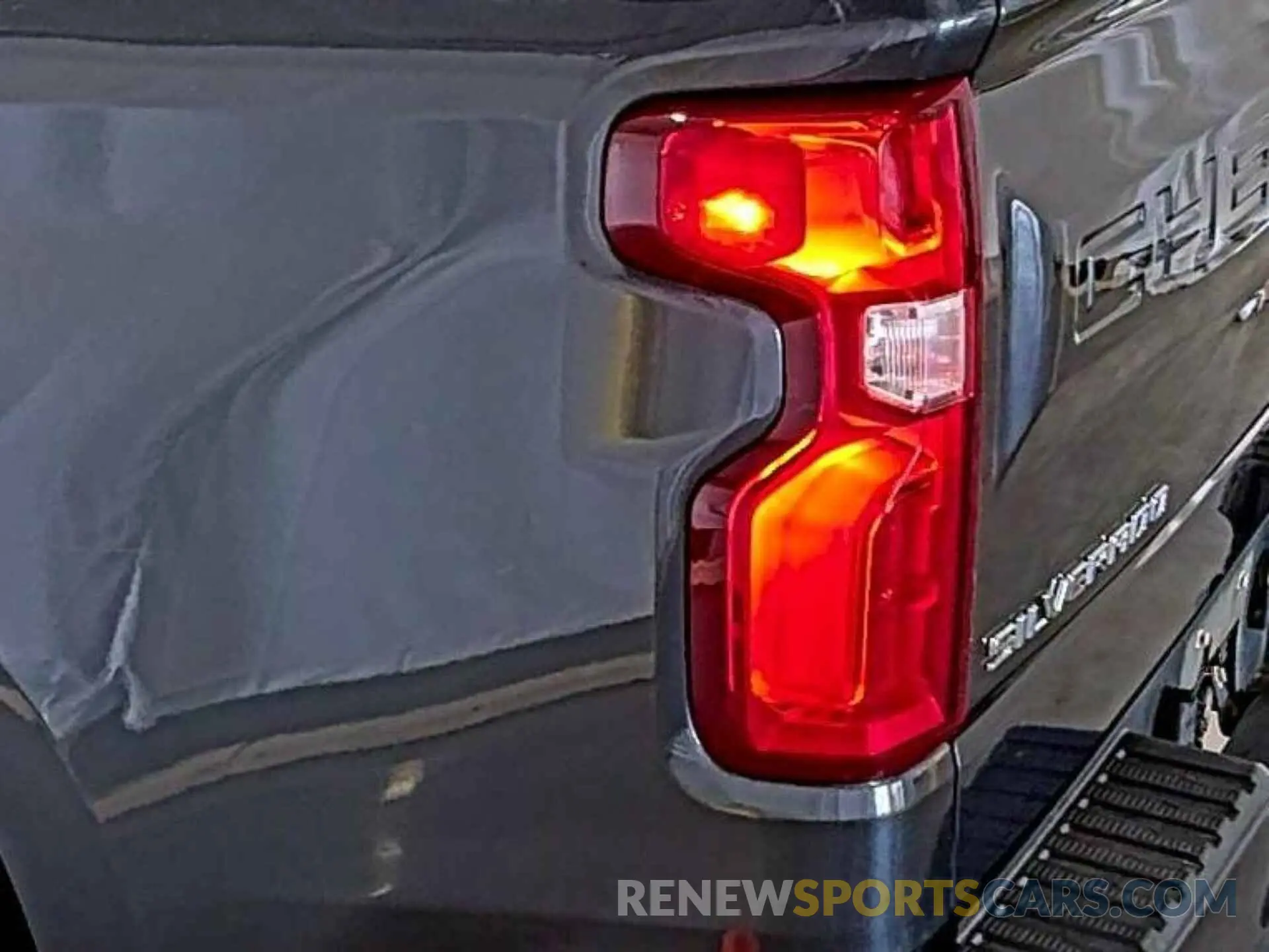 31 Photograph of a damaged car 1GCUYEED0MZ145558 CHEVROLET SILVERADO 1500 2021