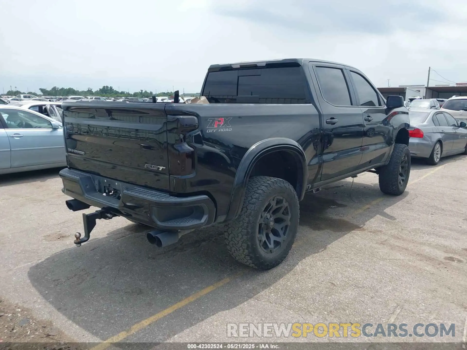 4 Photograph of a damaged car 1GCUYEED2MZ182286 CHEVROLET SILVERADO 1500 2021
