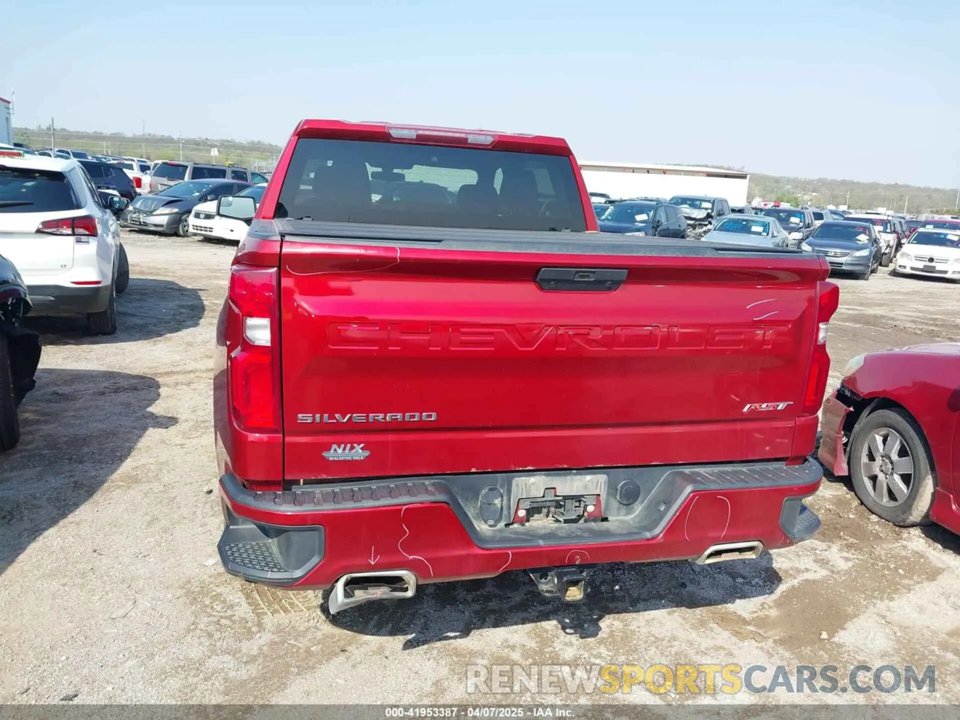 17 Photograph of a damaged car 1GCUYEED4MZ428531 CHEVROLET SILVERADO 1500 2021