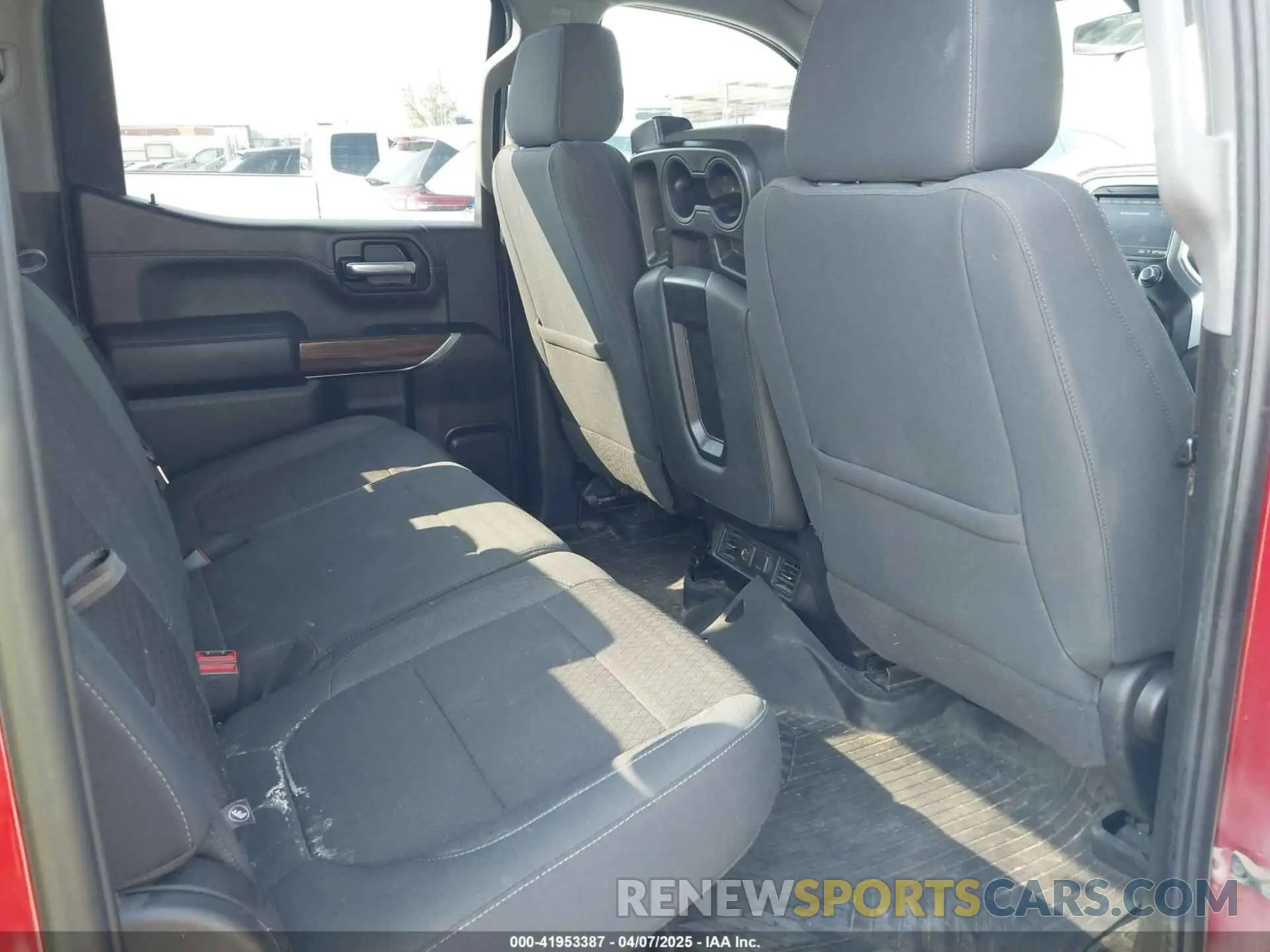 8 Photograph of a damaged car 1GCUYEED4MZ428531 CHEVROLET SILVERADO 1500 2021