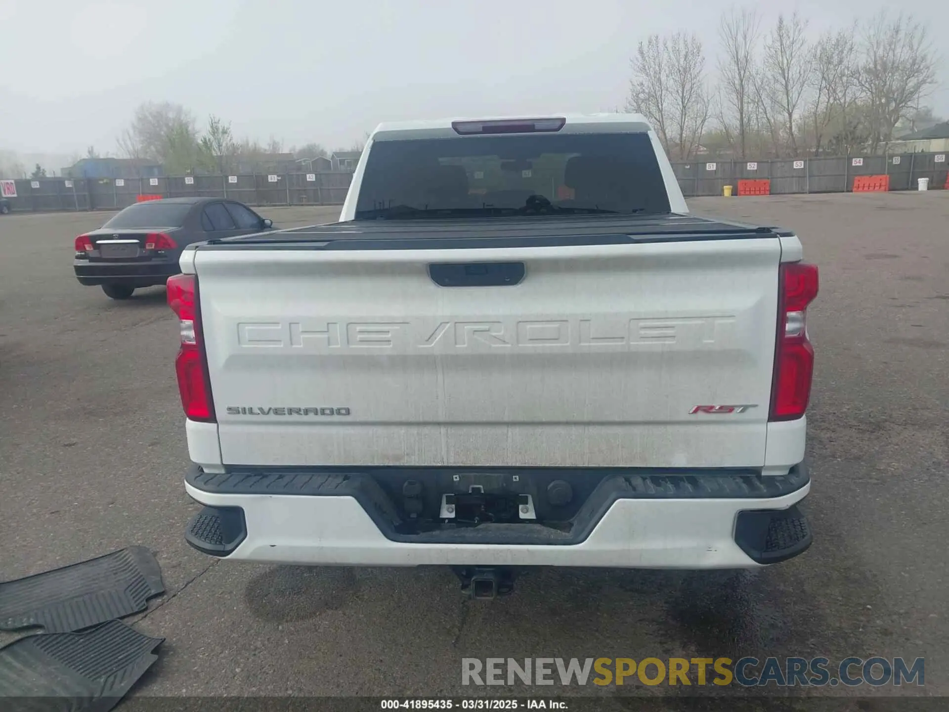 17 Photograph of a damaged car 1GCUYEED5MZ102513 CHEVROLET SILVERADO 1500 2021