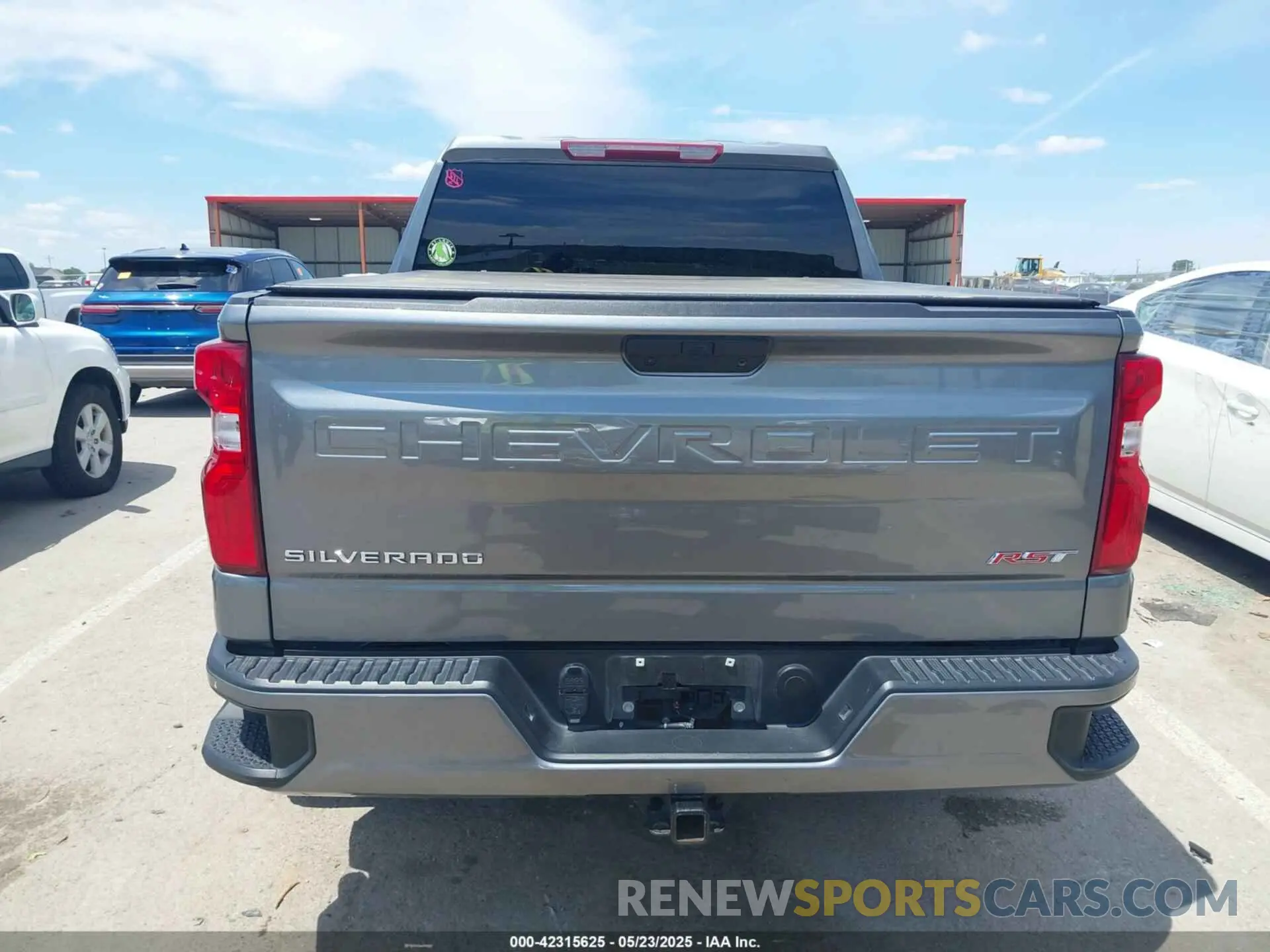 17 Photograph of a damaged car 1GCUYEEDXMZ127679 CHEVROLET SILVERADO 1500 2021