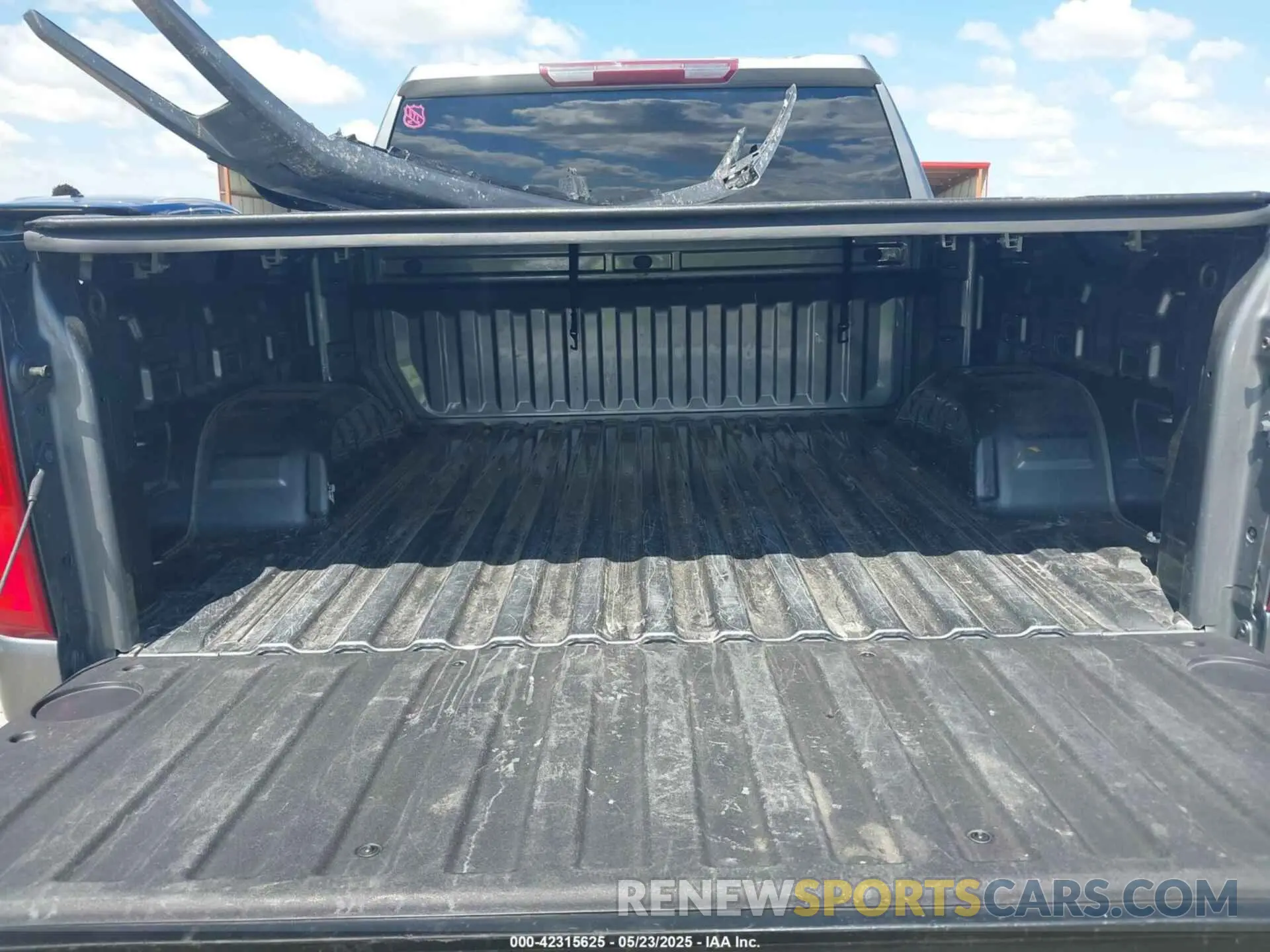 18 Photograph of a damaged car 1GCUYEEDXMZ127679 CHEVROLET SILVERADO 1500 2021