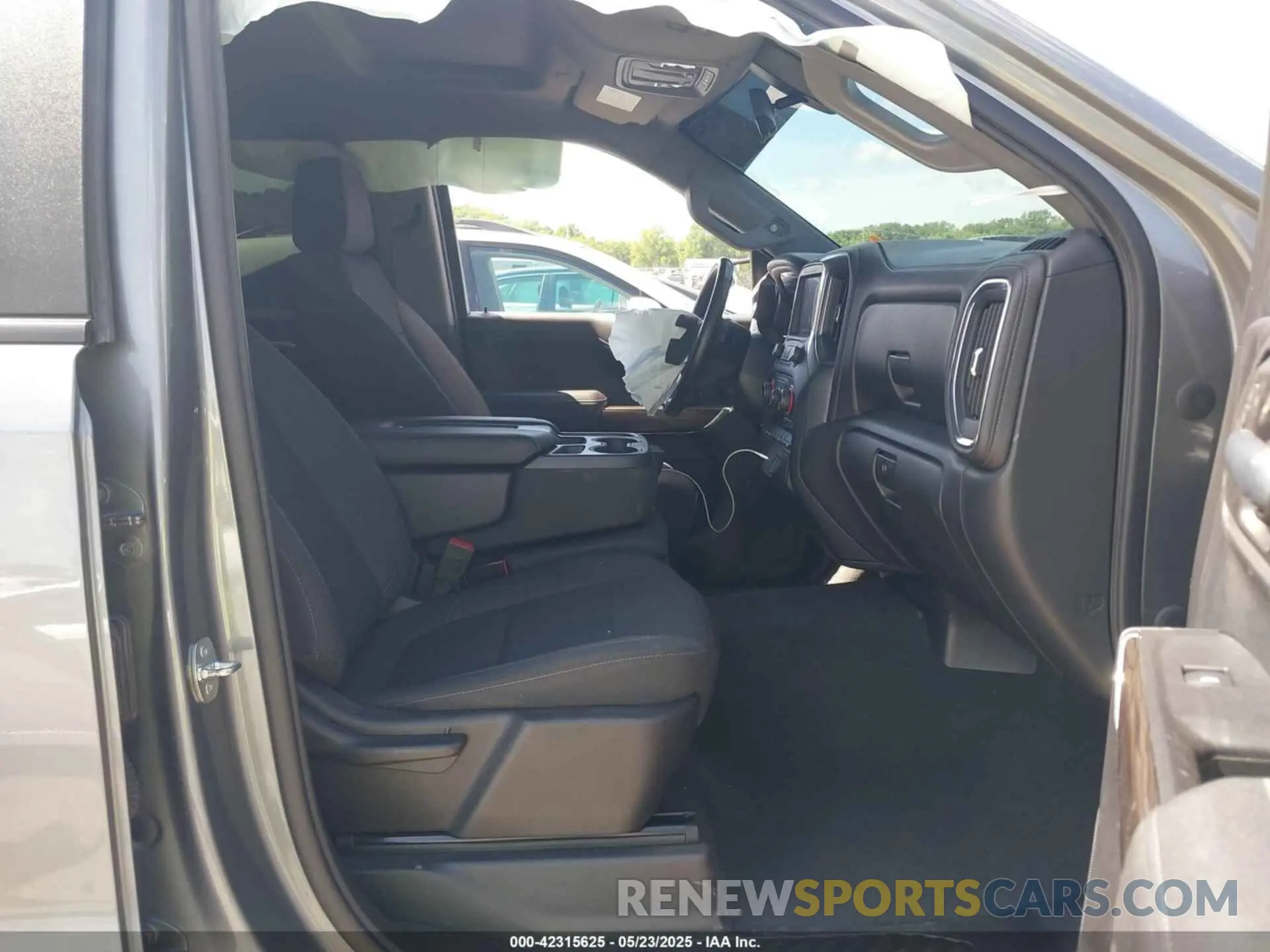 5 Photograph of a damaged car 1GCUYEEDXMZ127679 CHEVROLET SILVERADO 1500 2021