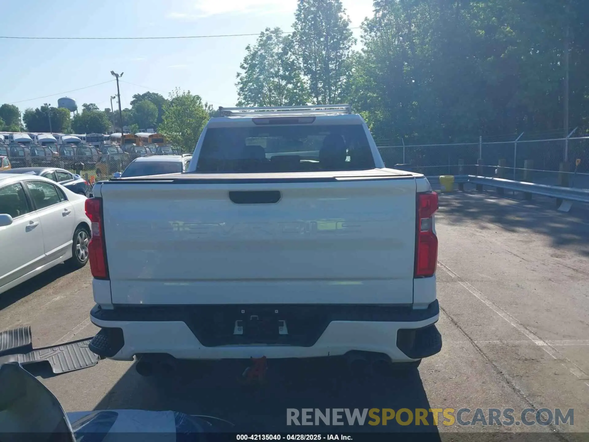 17 Photograph of a damaged car 1GCUYEEL8MZ421055 CHEVROLET SILVERADO 1500 2021