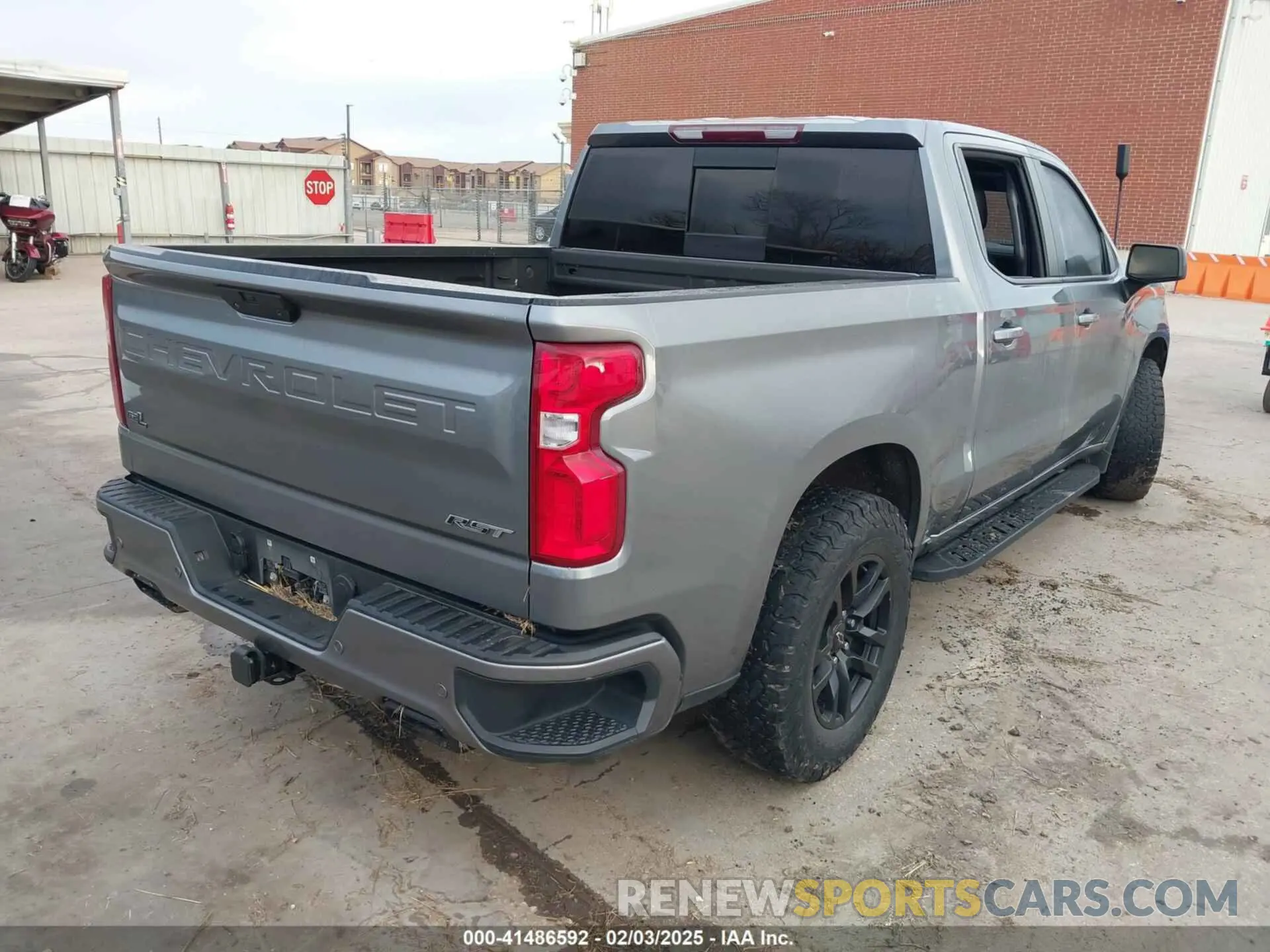 4 Photograph of a damaged car 1GCUYEEL9MZ113053 CHEVROLET SILVERADO 1500 2021