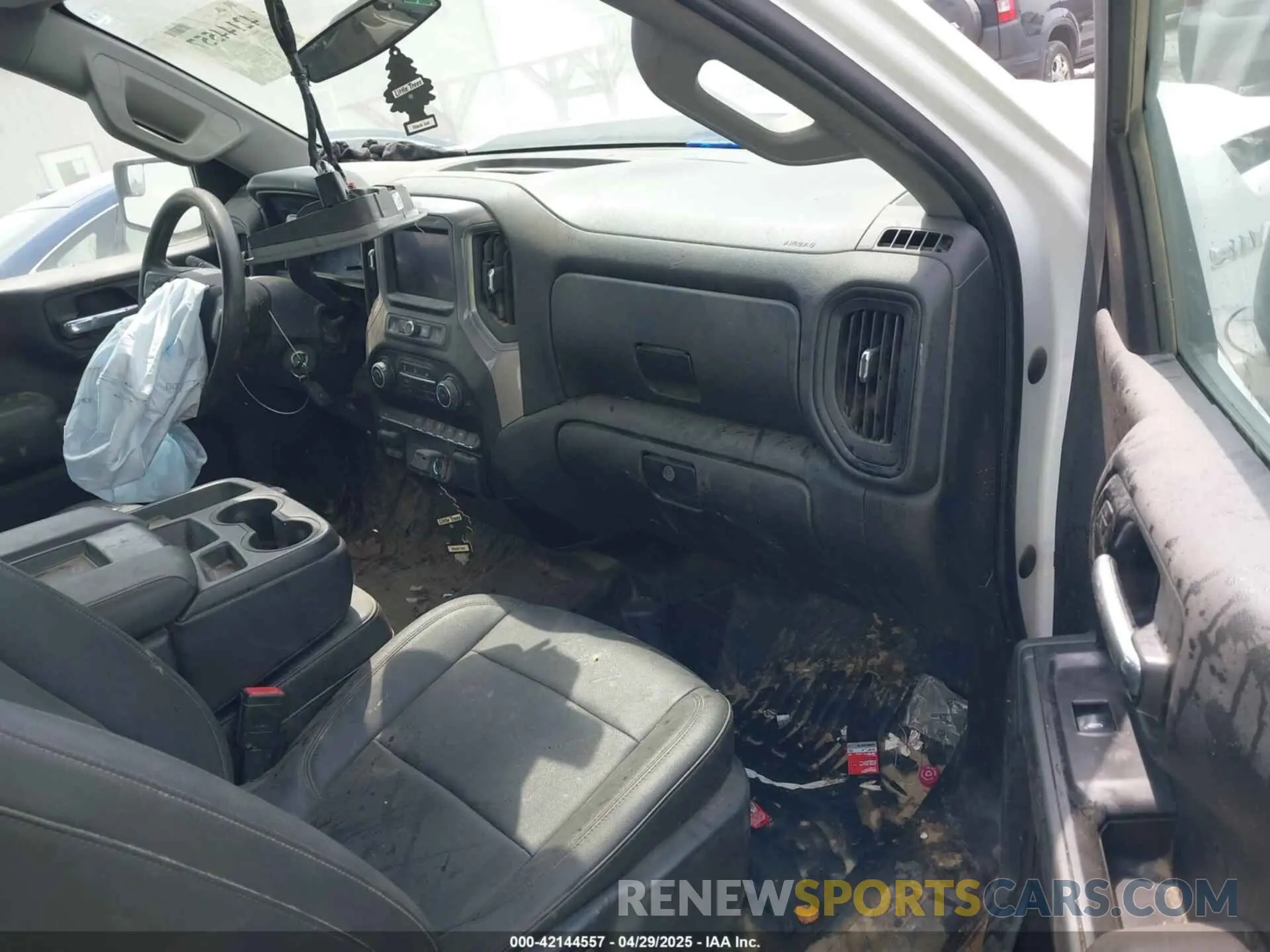 5 Photograph of a damaged car 3GCNWAEH6MG316044 CHEVROLET SILVERADO 1500 2021