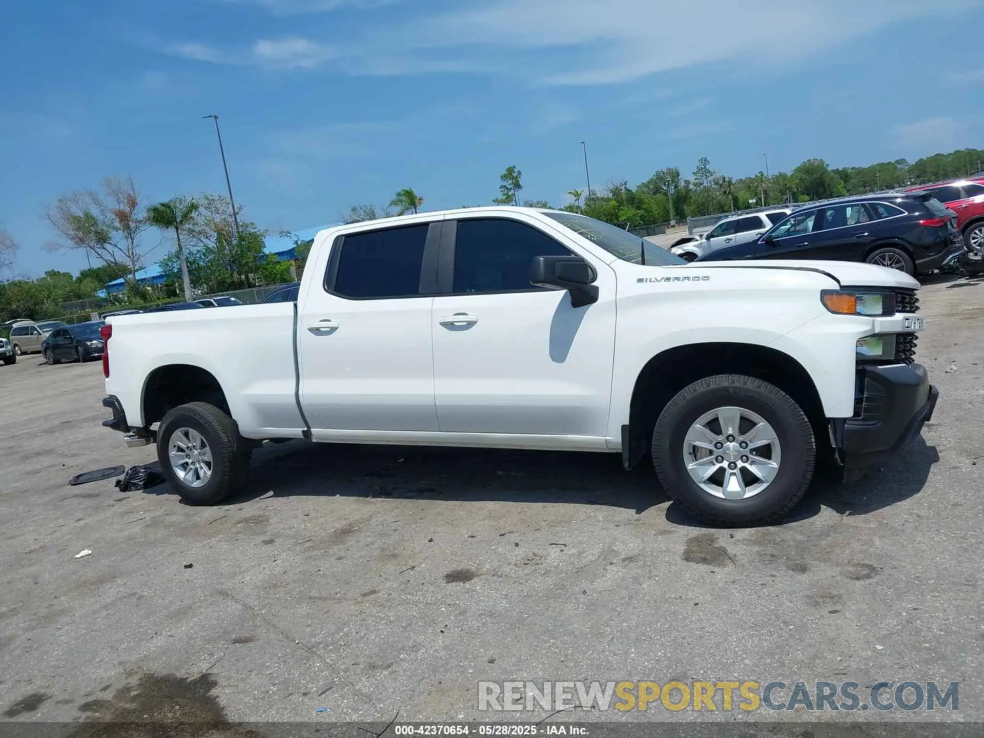 14 Photograph of a damaged car 3GCPWAEF6MG423540 CHEVROLET SILVERADO 1500 2021