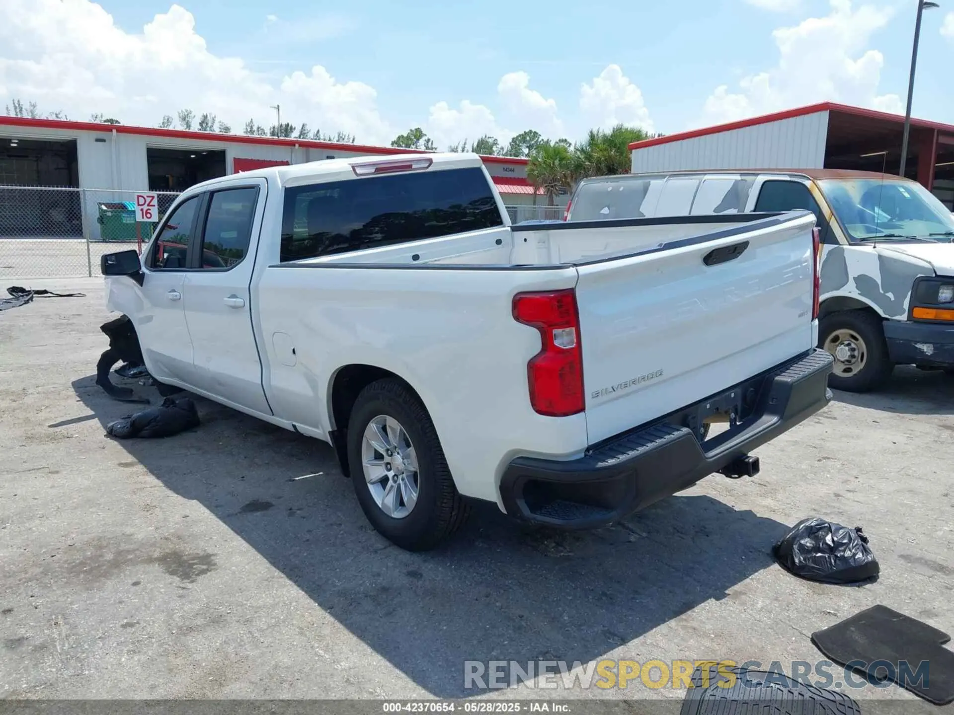3 Photograph of a damaged car 3GCPWAEF6MG423540 CHEVROLET SILVERADO 1500 2021