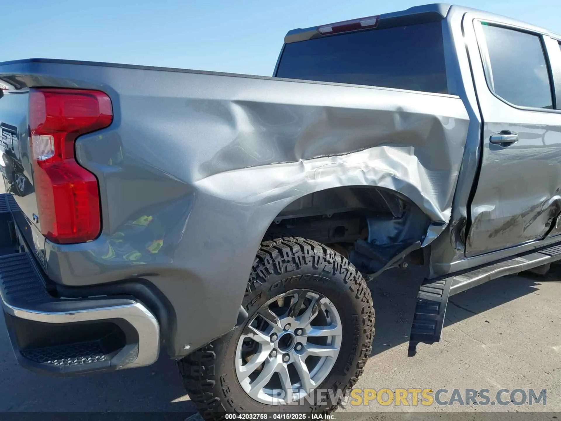 18 Photograph of a damaged car 3GCPWCED0MG426296 CHEVROLET SILVERADO 1500 2021