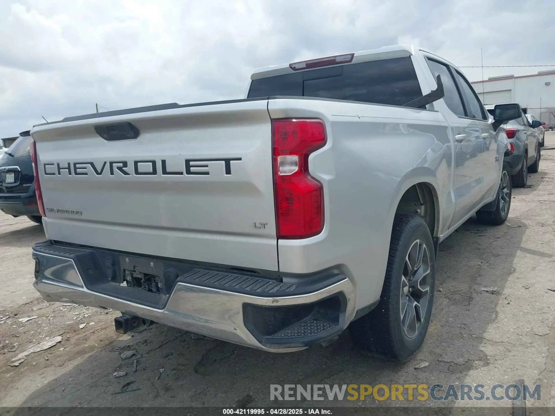 4 Photograph of a damaged car 3GCPWCET8MG104061 CHEVROLET SILVERADO 1500 2021