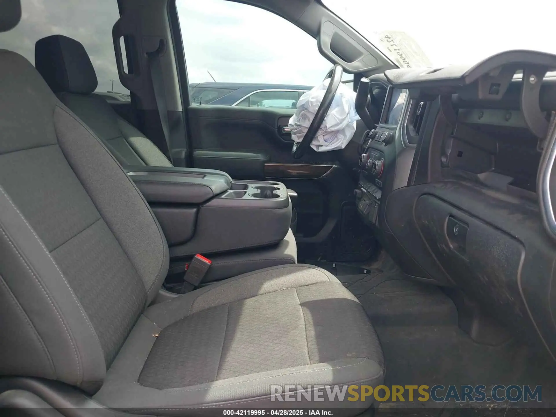 5 Photograph of a damaged car 3GCPWCET8MG104061 CHEVROLET SILVERADO 1500 2021