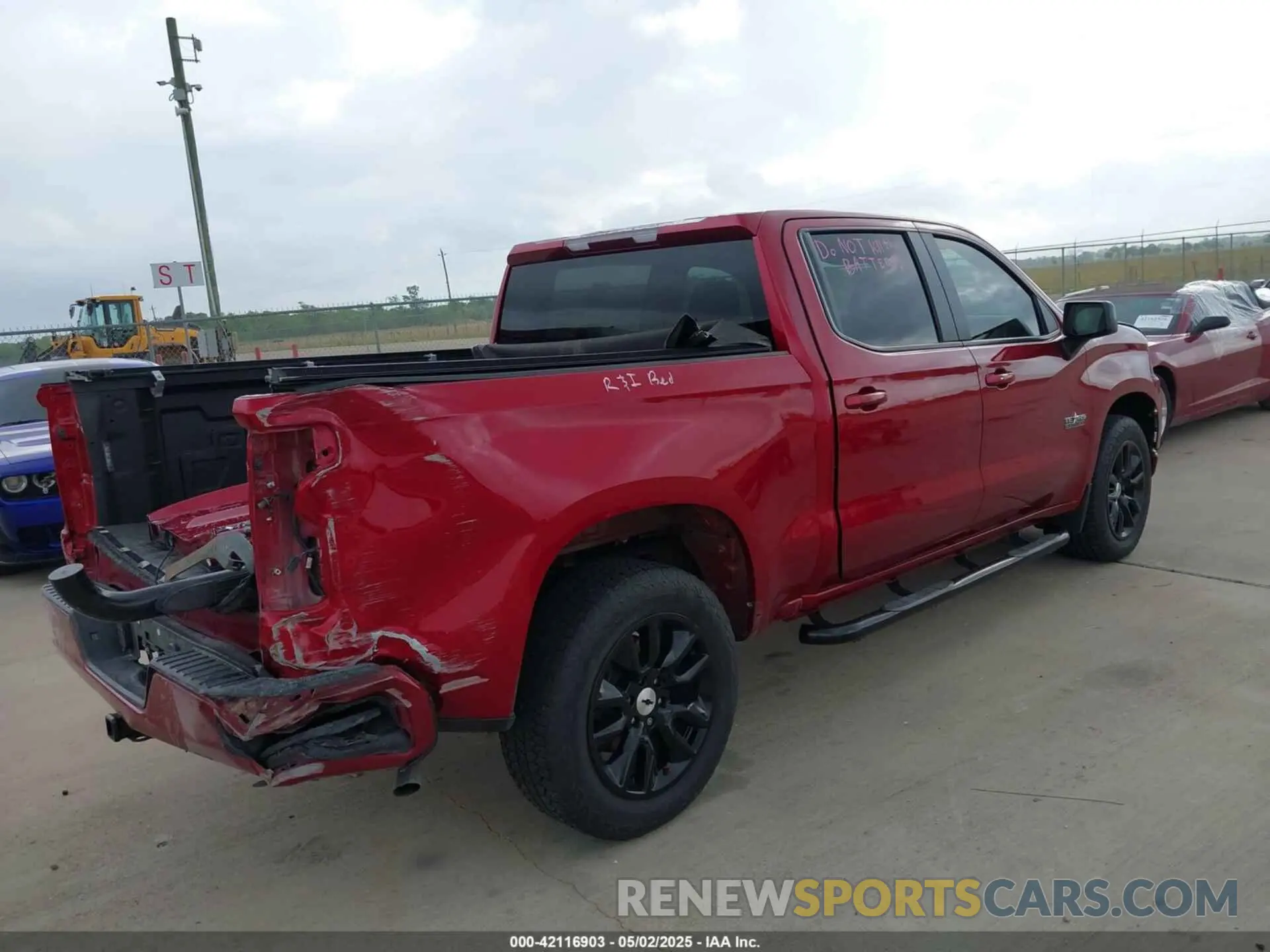 4 Photograph of a damaged car 3GCPWDED8MG385275 CHEVROLET SILVERADO 1500 2021