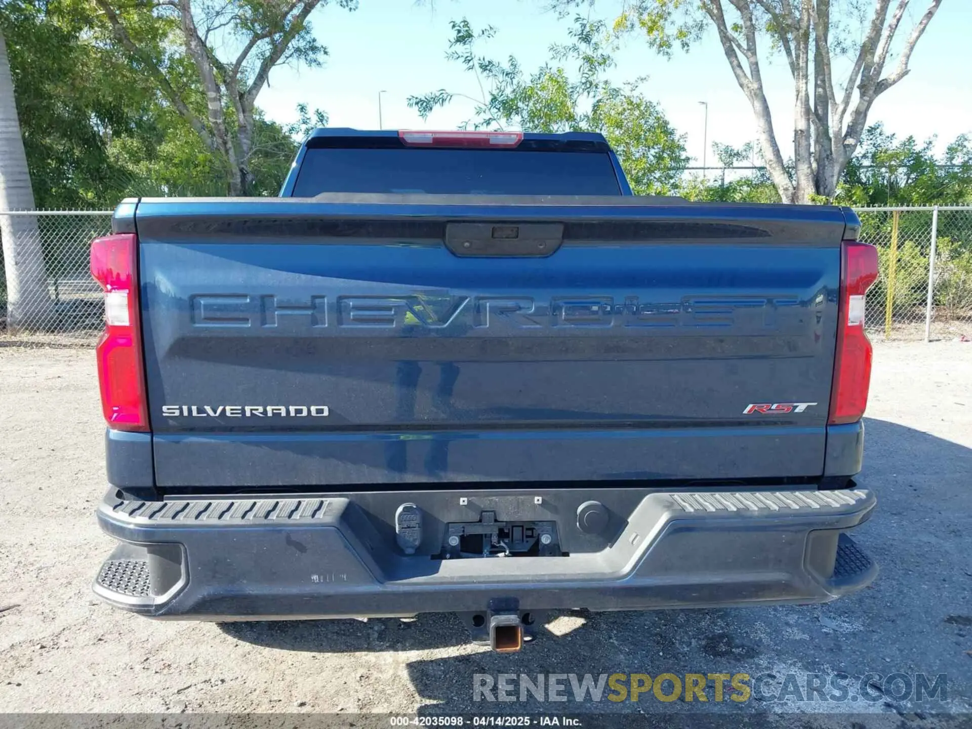 17 Photograph of a damaged car 3GCPWDETXMG416324 CHEVROLET SILVERADO 1500 2021