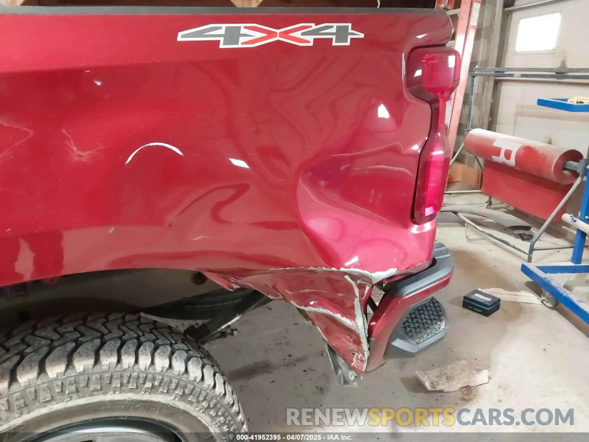 19 Photograph of a damaged car 3GCPYBEK5MG240238 CHEVROLET SILVERADO 1500 2021