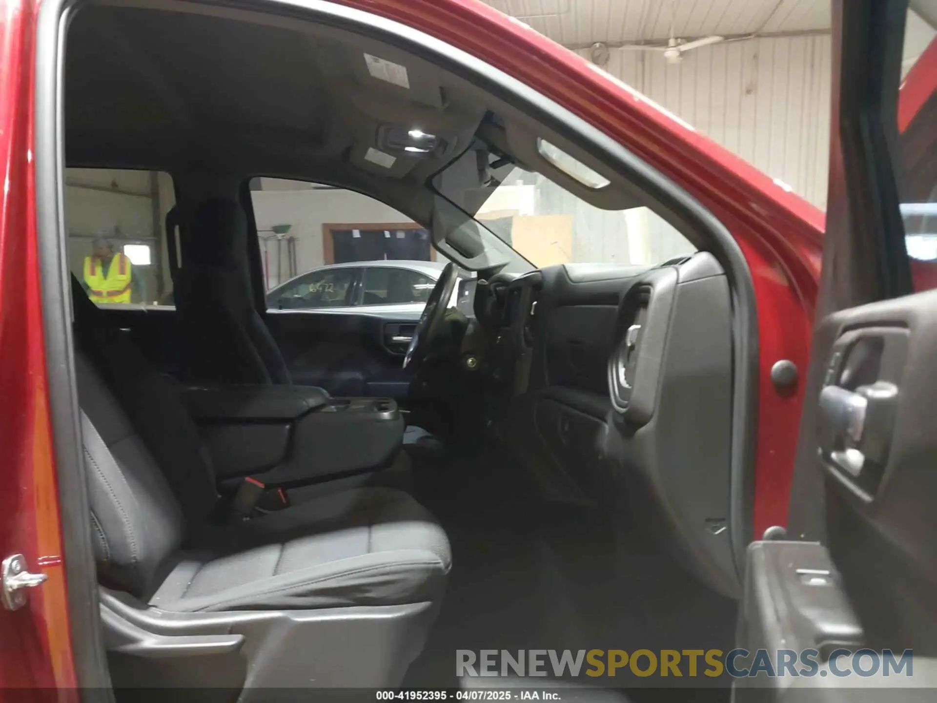 5 Photograph of a damaged car 3GCPYBEK5MG240238 CHEVROLET SILVERADO 1500 2021