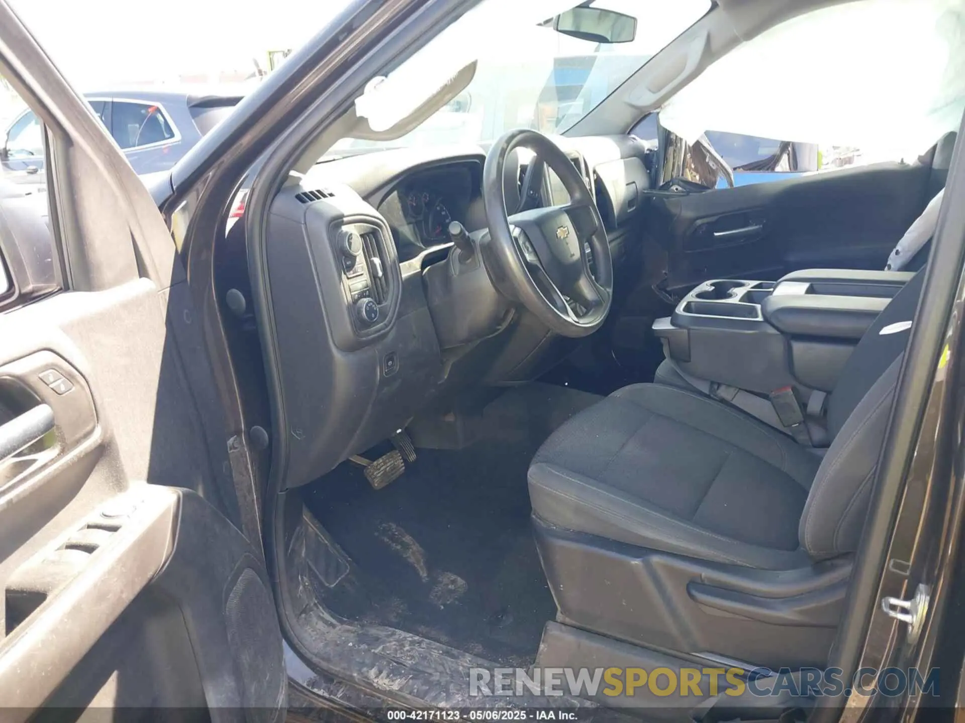 5 Photograph of a damaged car 3GCPYBEK5MG240529 CHEVROLET SILVERADO 1500 2021