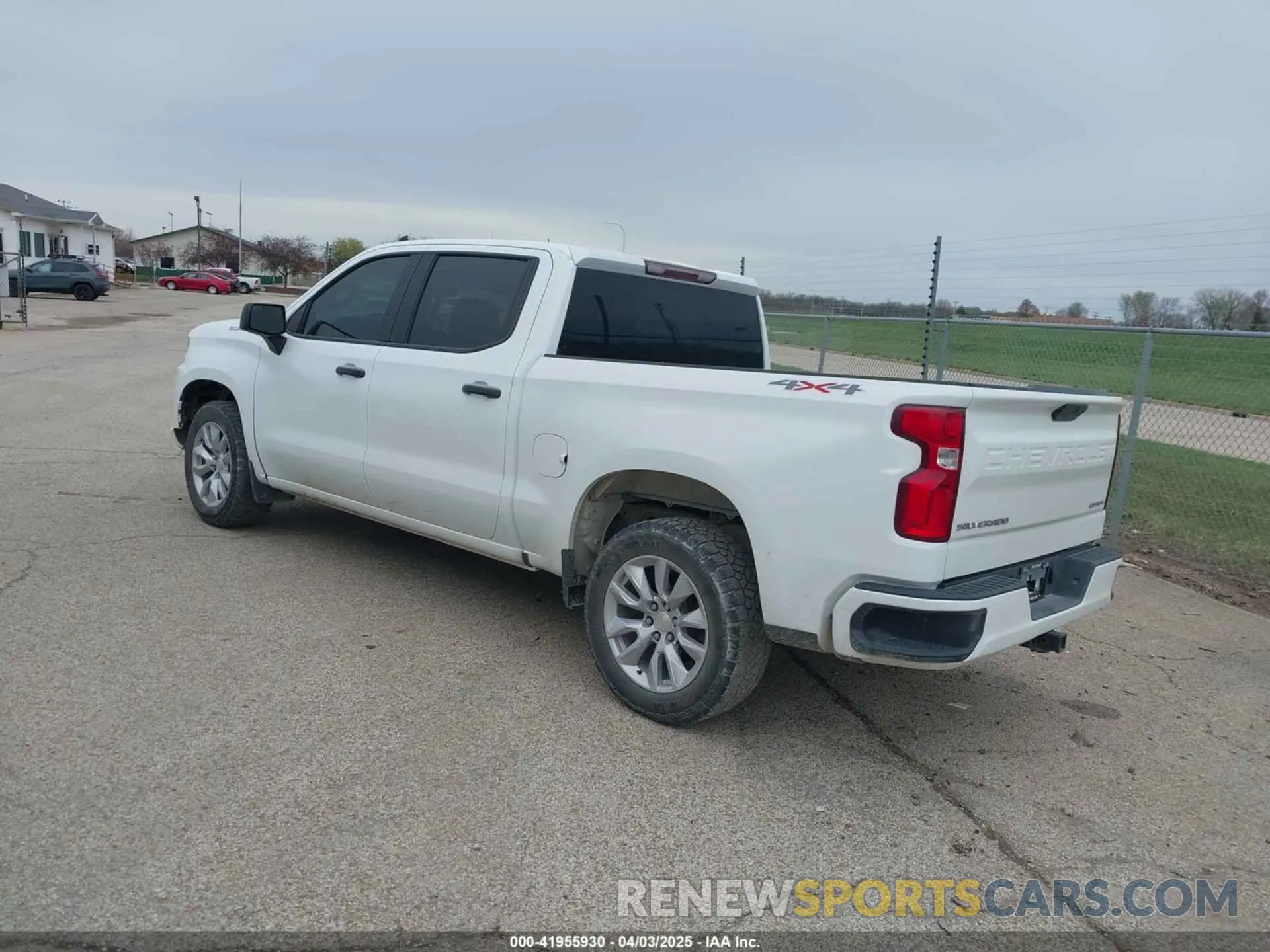 3 Photograph of a damaged car 3GCPYBEKXMG320926 CHEVROLET SILVERADO 1500 2021