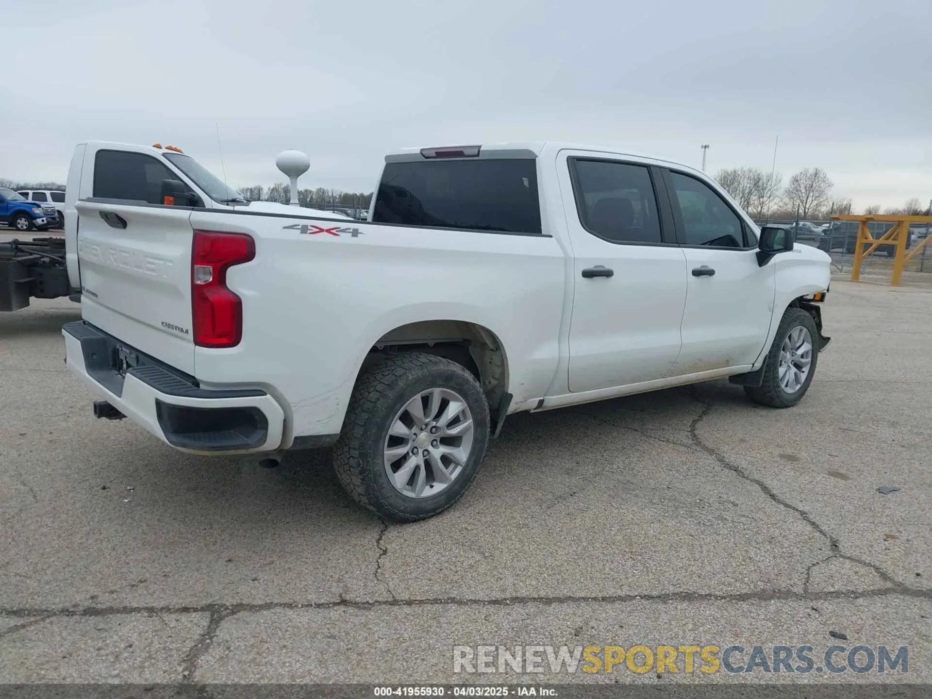4 Photograph of a damaged car 3GCPYBEKXMG320926 CHEVROLET SILVERADO 1500 2021