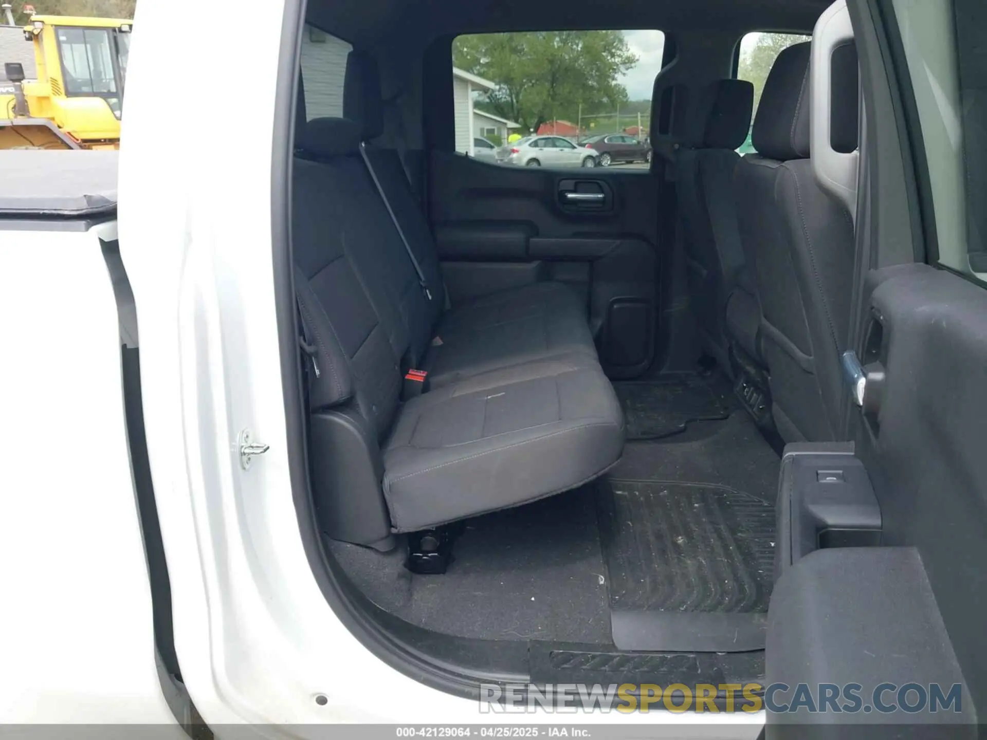 8 Photograph of a damaged car 3GCPYDEK0MG411876 CHEVROLET SILVERADO 1500 2021
