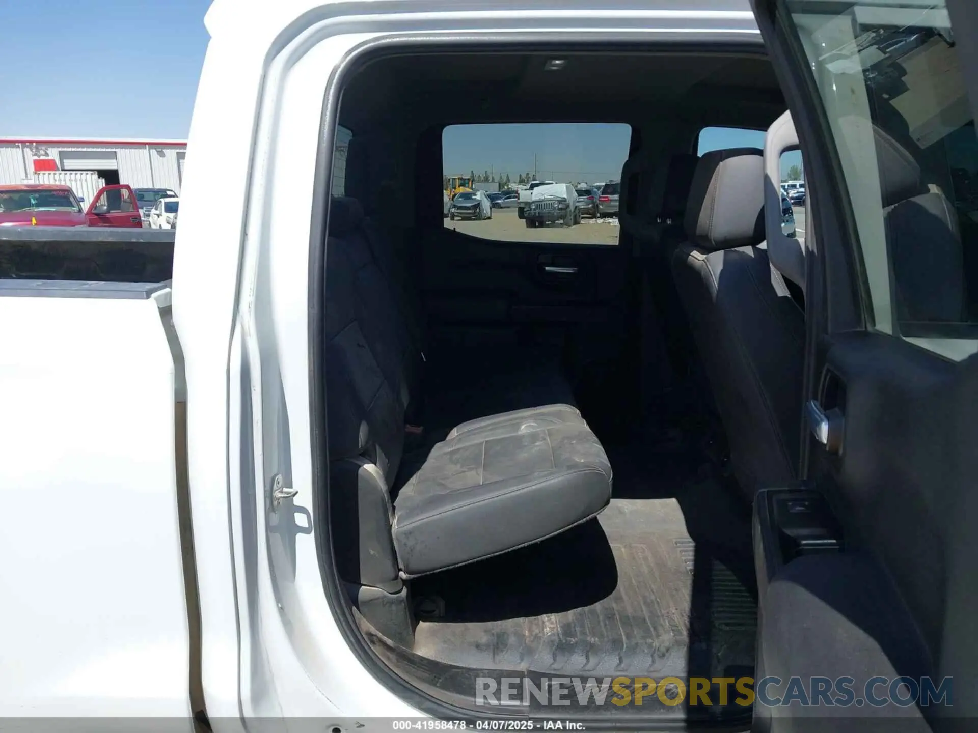 8 Photograph of a damaged car 3GCUYAEF2MG244456 CHEVROLET SILVERADO 1500 2021