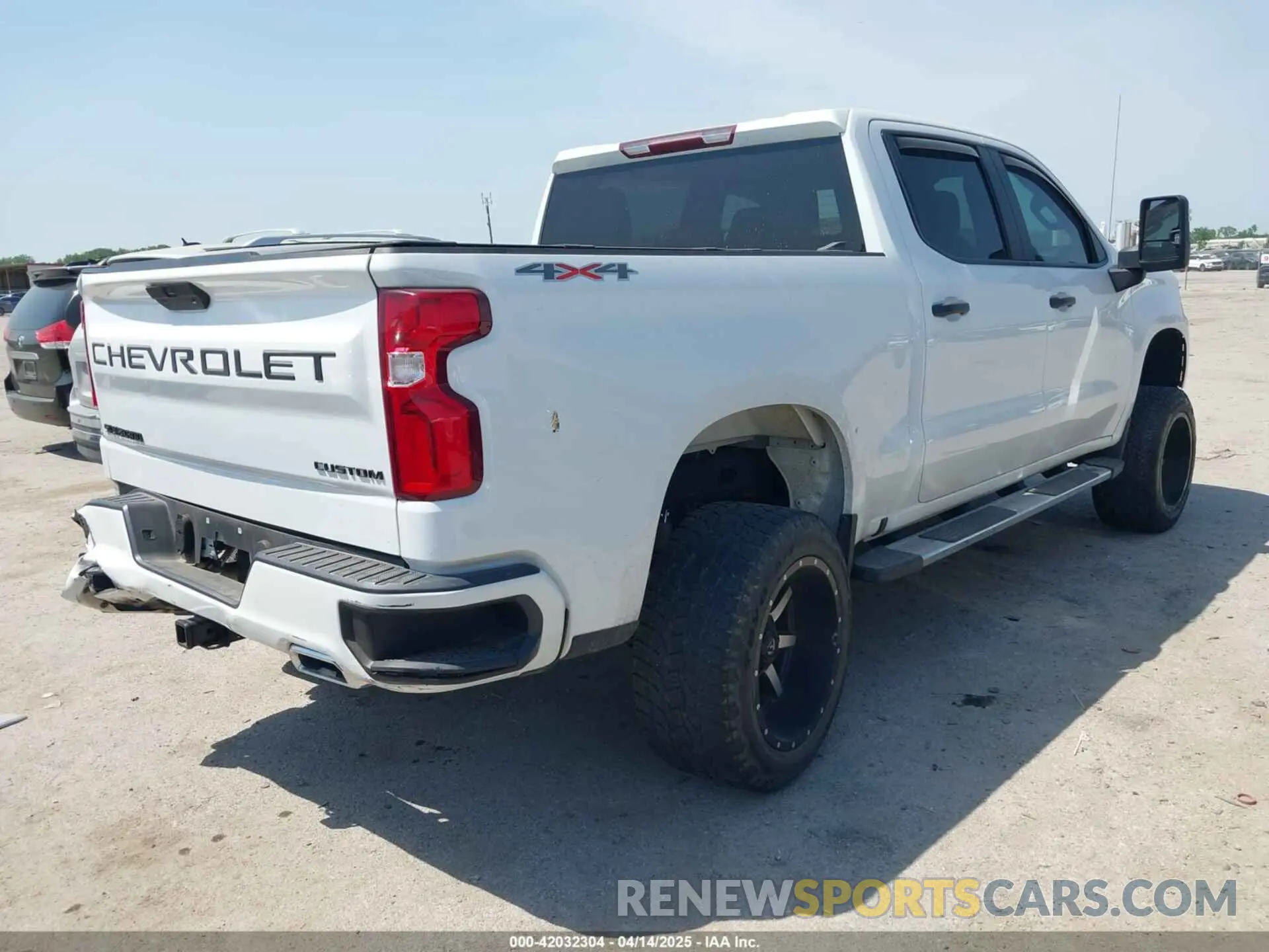 4 Photograph of a damaged car 3GCUYBEF2MG350881 CHEVROLET SILVERADO 1500 2021
