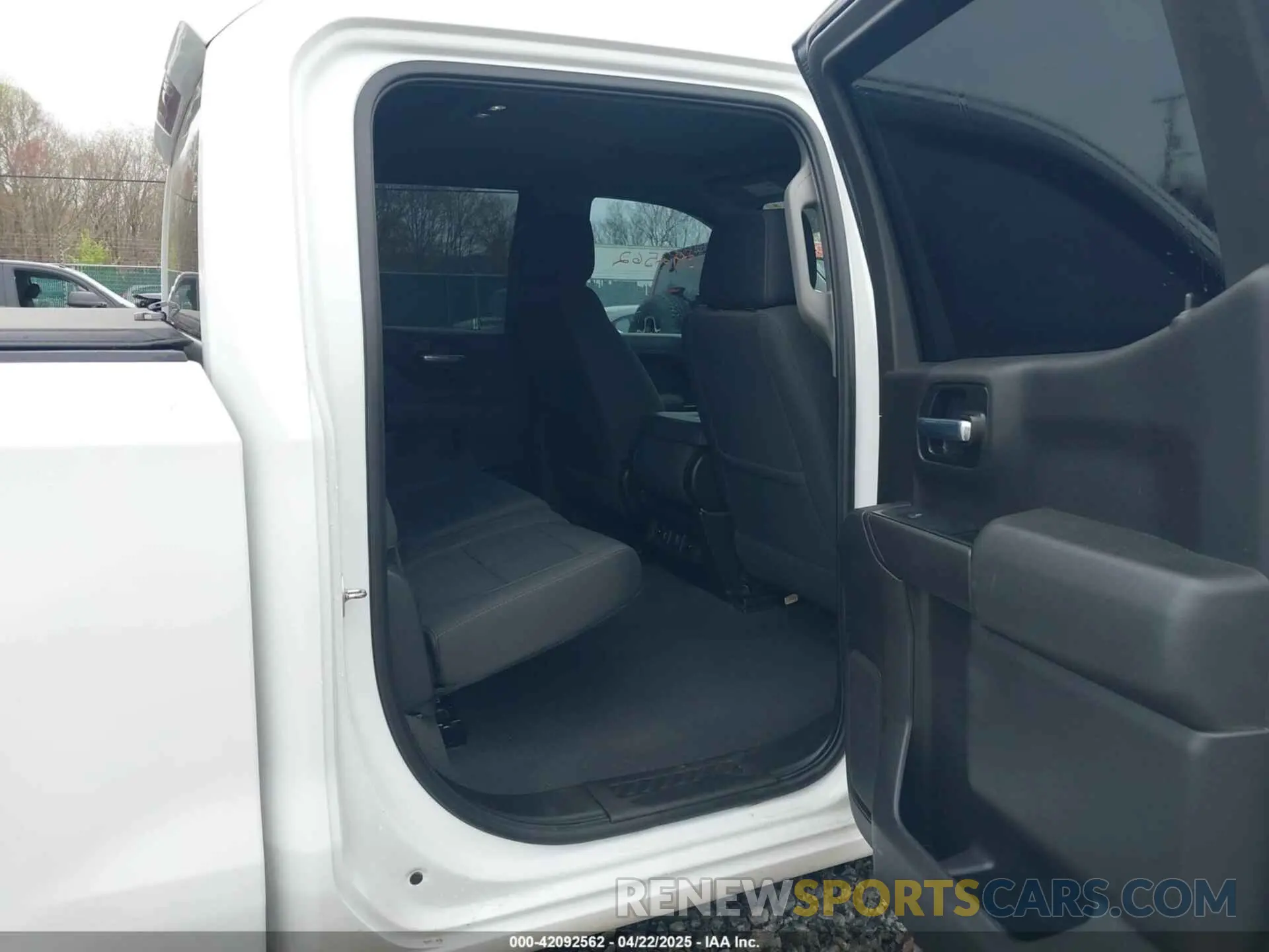 8 Photograph of a damaged car 3GCUYDED0MG339307 CHEVROLET SILVERADO 1500 2021