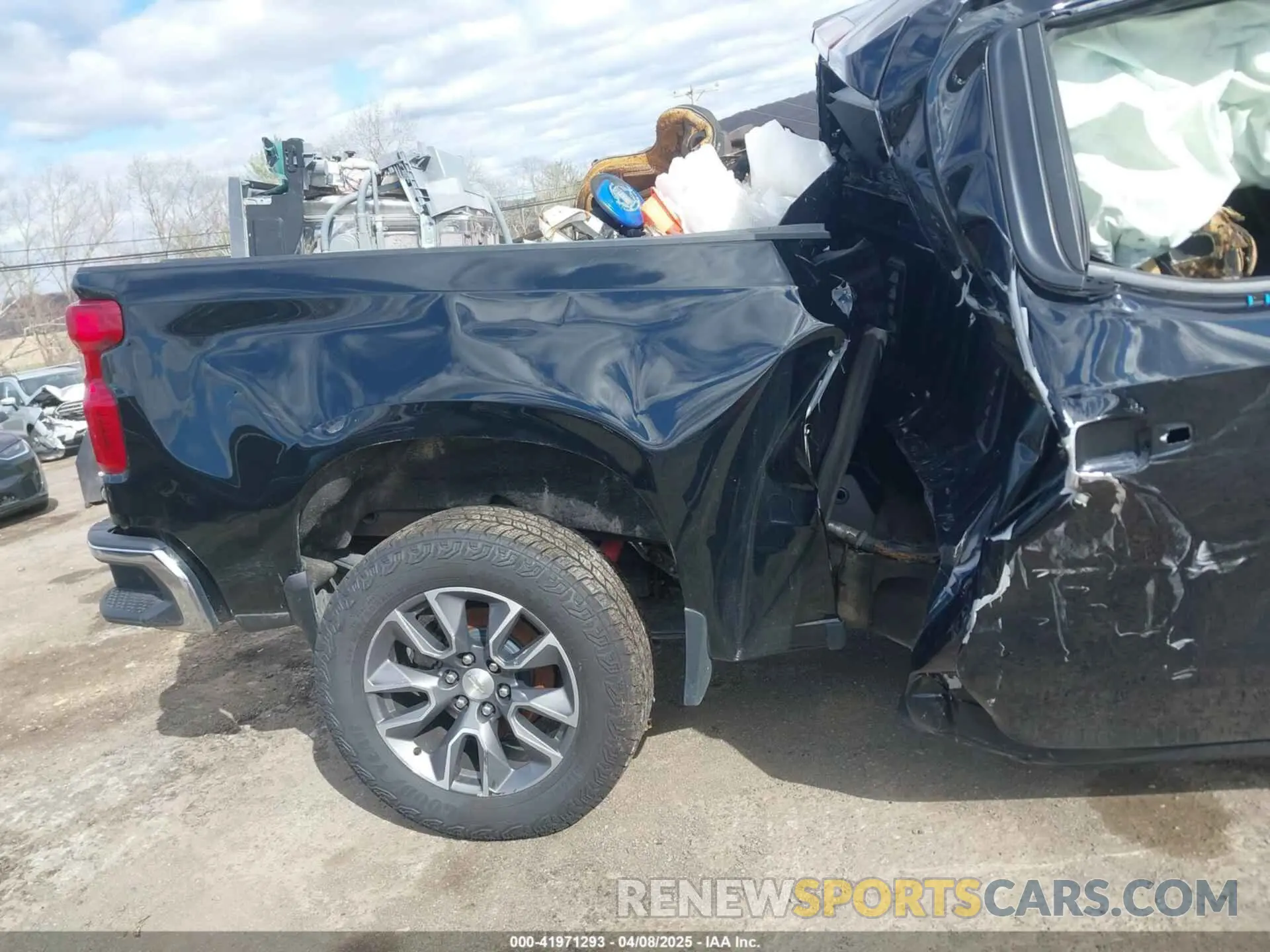 17 Photograph of a damaged car 3GCUYDED2MG216172 CHEVROLET SILVERADO 1500 2021