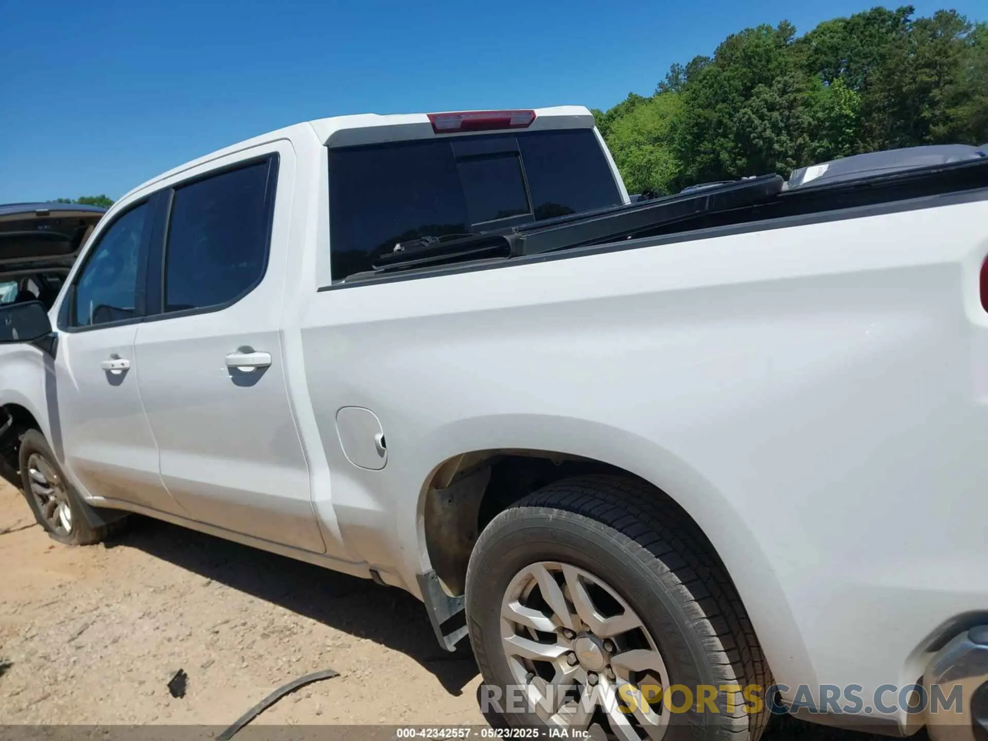 14 Photograph of a damaged car 3GCUYDED2MG226930 CHEVROLET SILVERADO 1500 2021