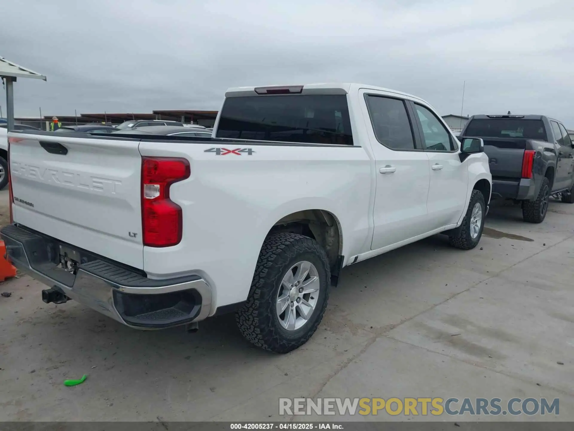 4 Photograph of a damaged car 3GCUYDED7MG215969 CHEVROLET SILVERADO 1500 2021
