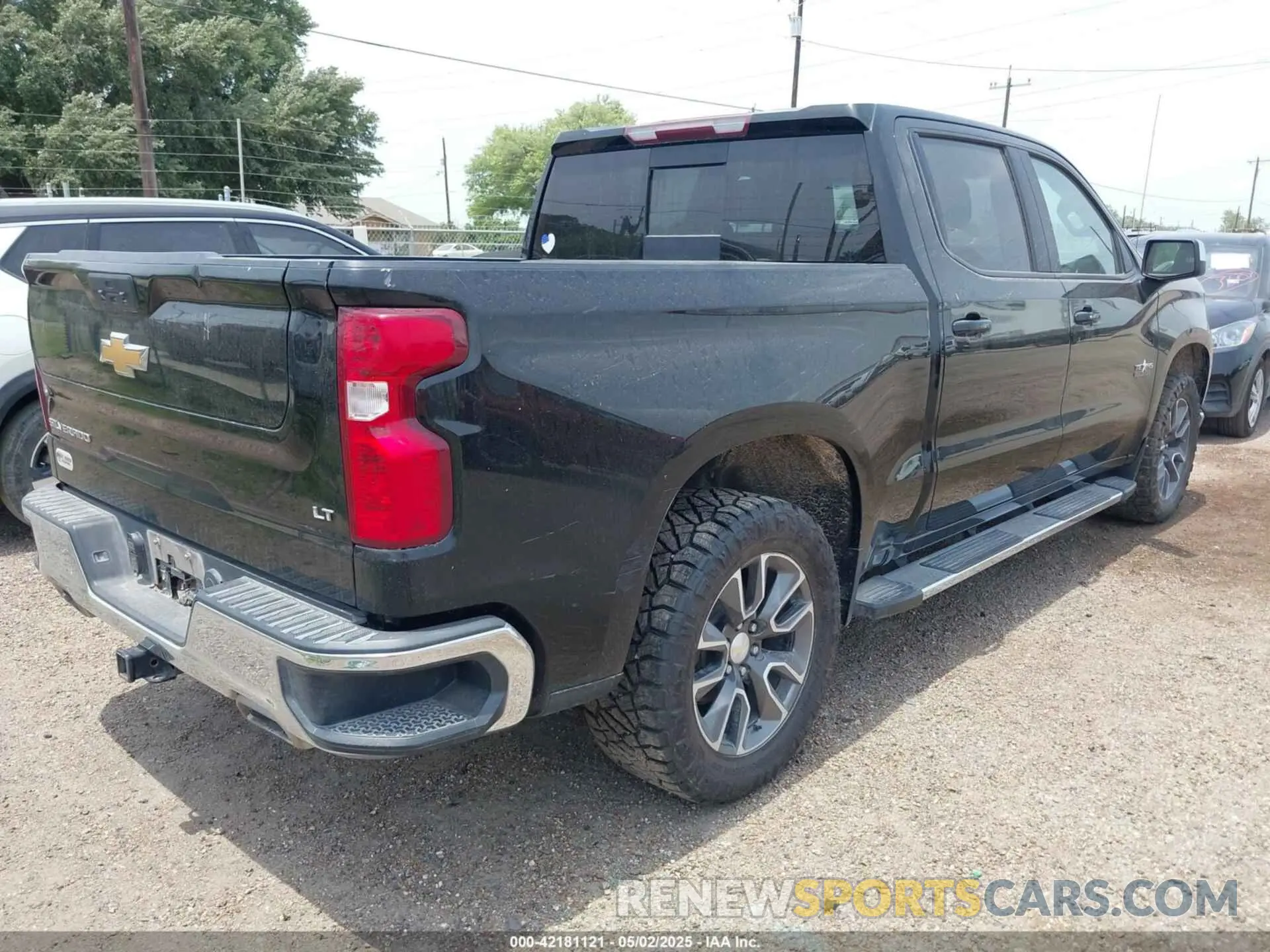 4 Photograph of a damaged car 3GCUYDED7MG310161 CHEVROLET SILVERADO 1500 2021