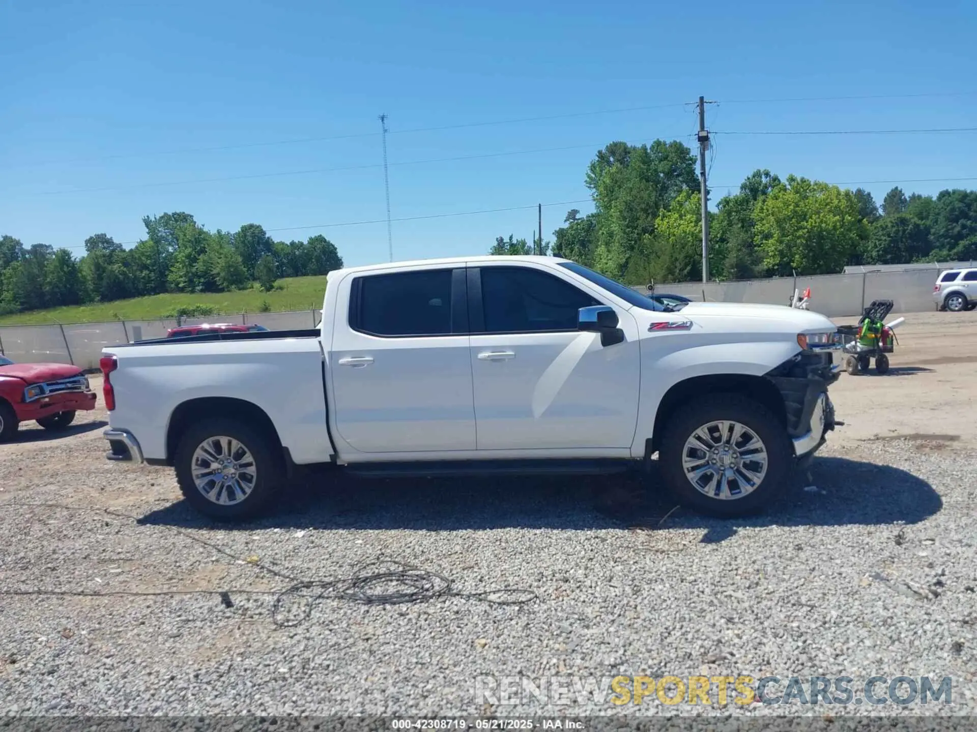 14 Photograph of a damaged car 3GCUYDED8MG250682 CHEVROLET SILVERADO 1500 2021
