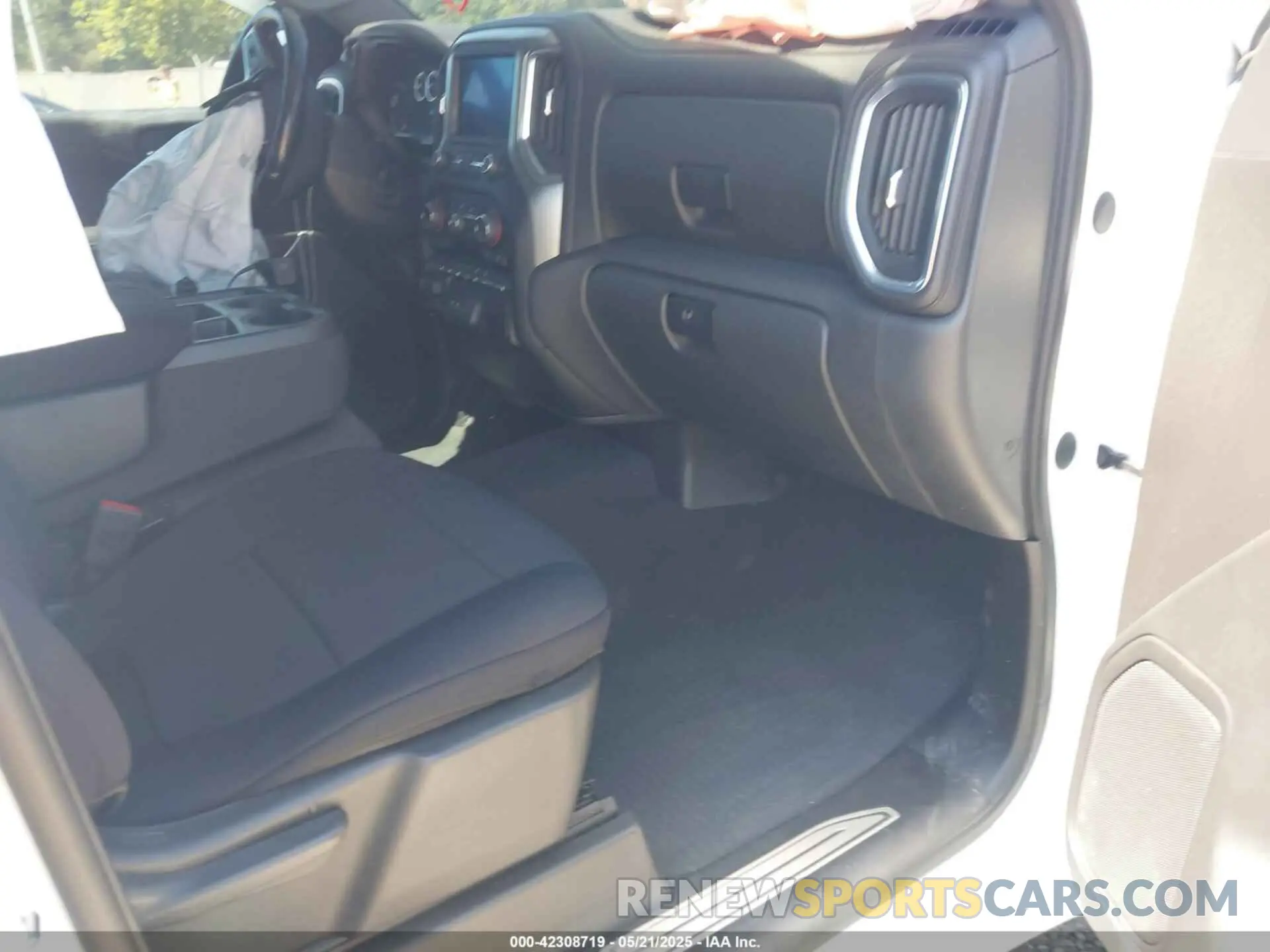 5 Photograph of a damaged car 3GCUYDED8MG250682 CHEVROLET SILVERADO 1500 2021