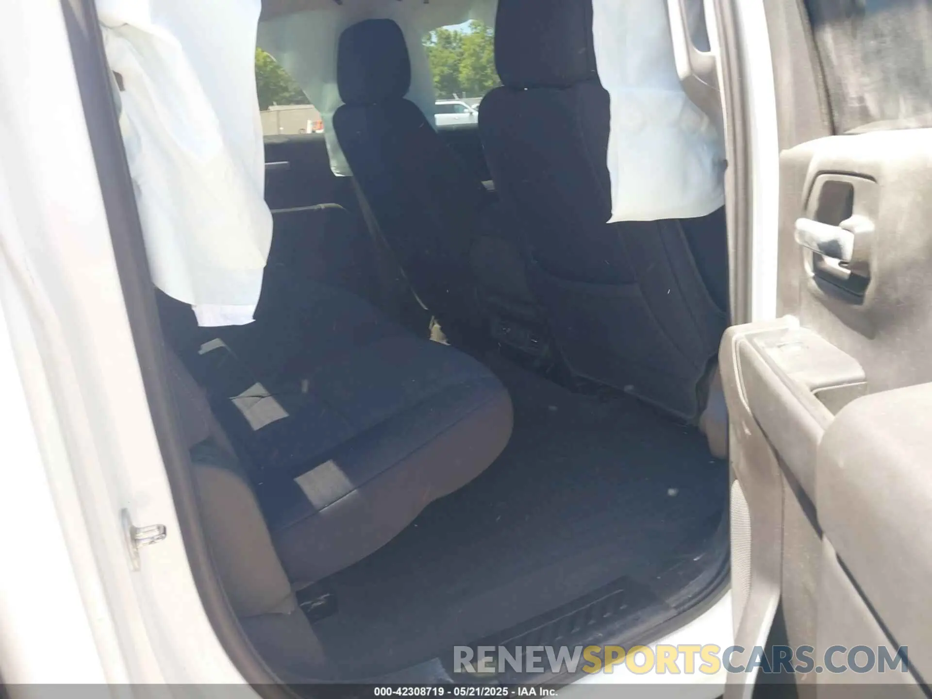 8 Photograph of a damaged car 3GCUYDED8MG250682 CHEVROLET SILVERADO 1500 2021