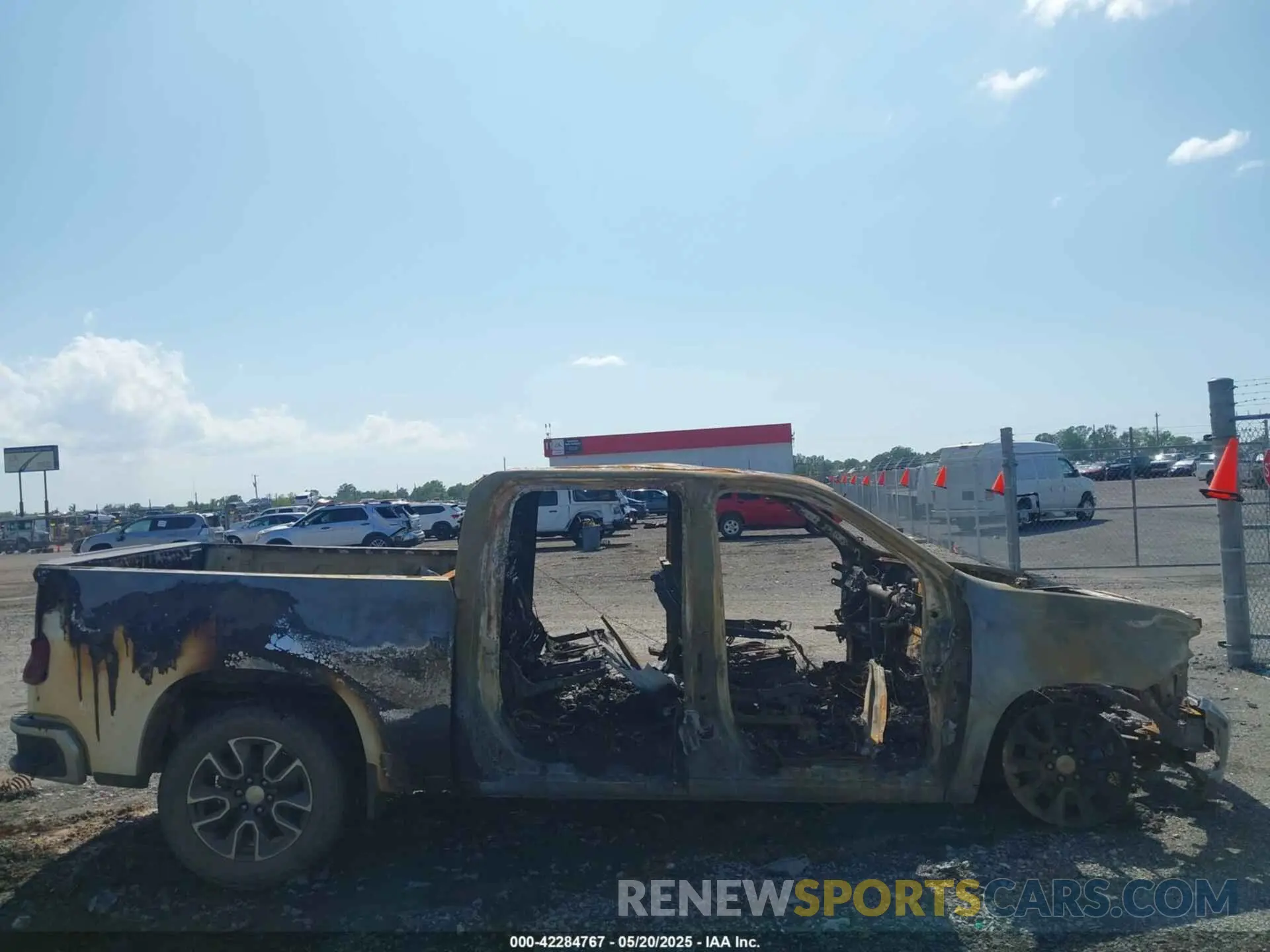 11 Photograph of a damaged car 3GCUYDED9MG172722 CHEVROLET SILVERADO 1500 2021
