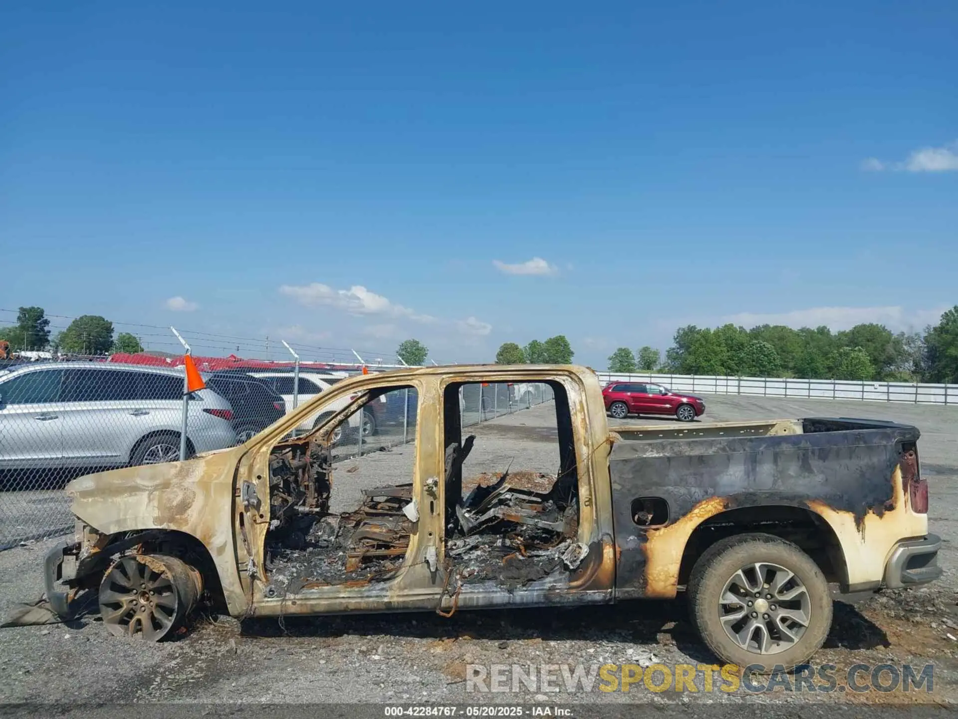 13 Photograph of a damaged car 3GCUYDED9MG172722 CHEVROLET SILVERADO 1500 2021