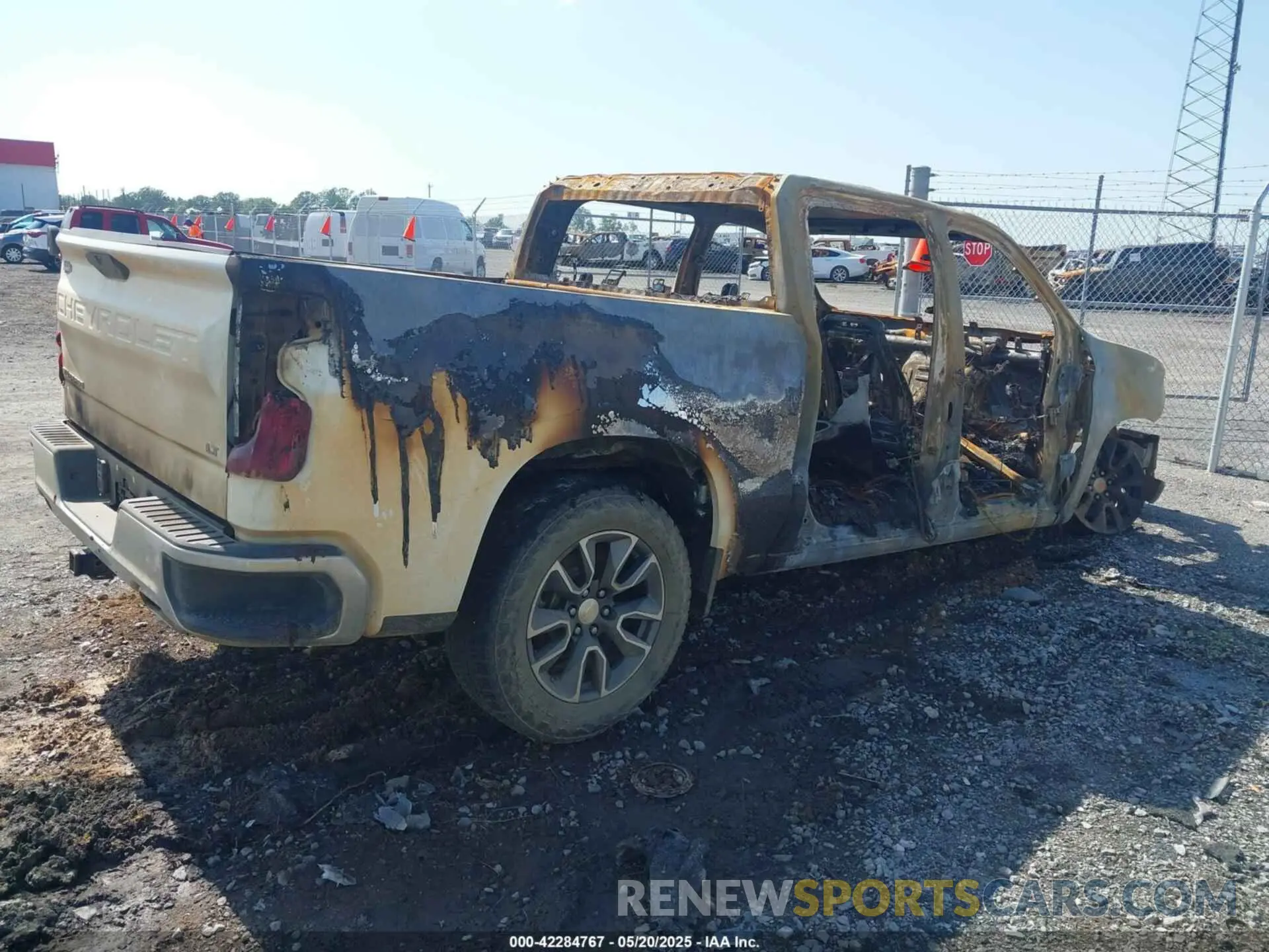 4 Photograph of a damaged car 3GCUYDED9MG172722 CHEVROLET SILVERADO 1500 2021