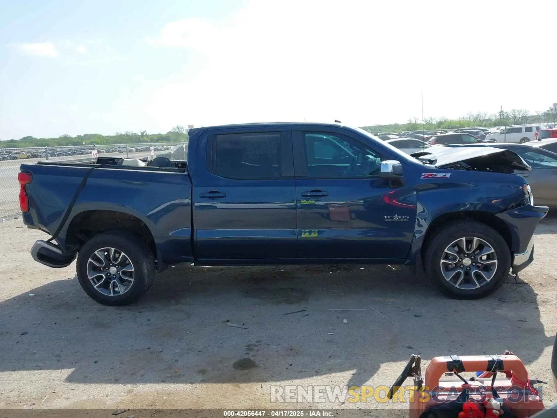 12 Photograph of a damaged car 3GCUYDEDXMG111217 CHEVROLET SILVERADO 1500 2021