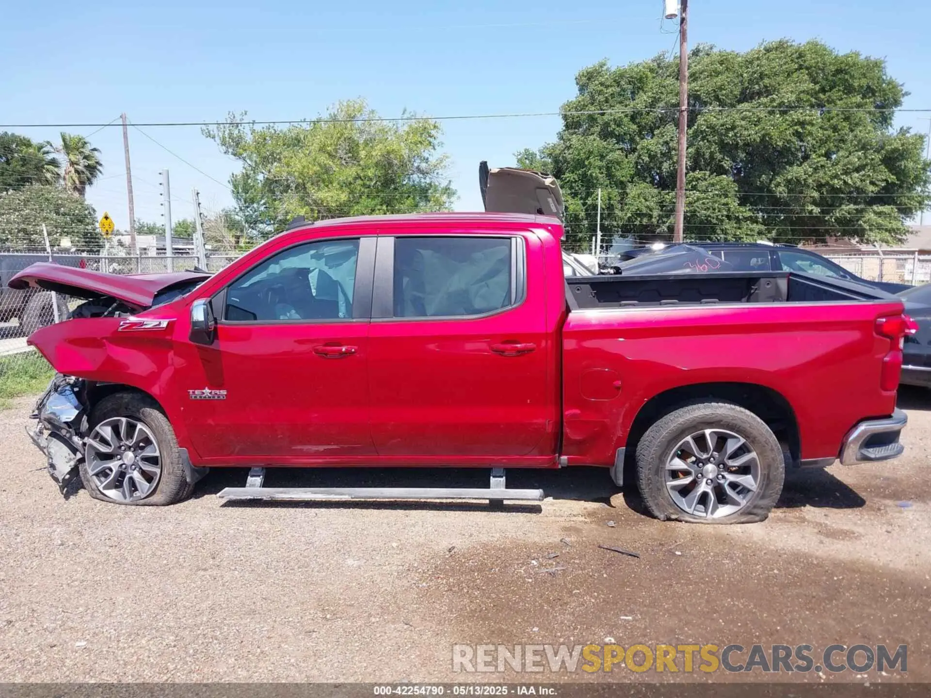 14 Photograph of a damaged car 3GCUYDEDXMG319582 CHEVROLET SILVERADO 1500 2021