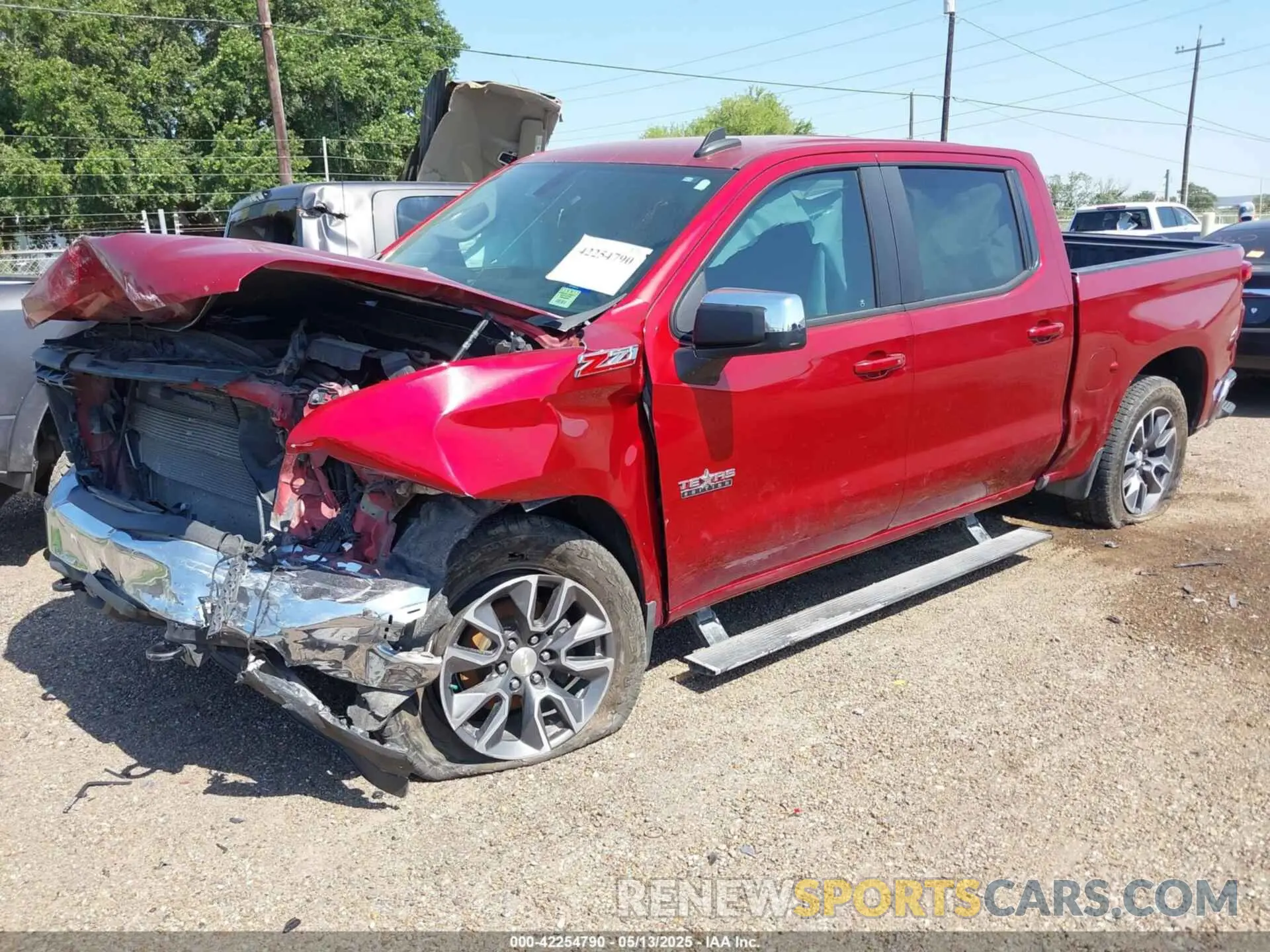 2 Photograph of a damaged car 3GCUYDEDXMG319582 CHEVROLET SILVERADO 1500 2021