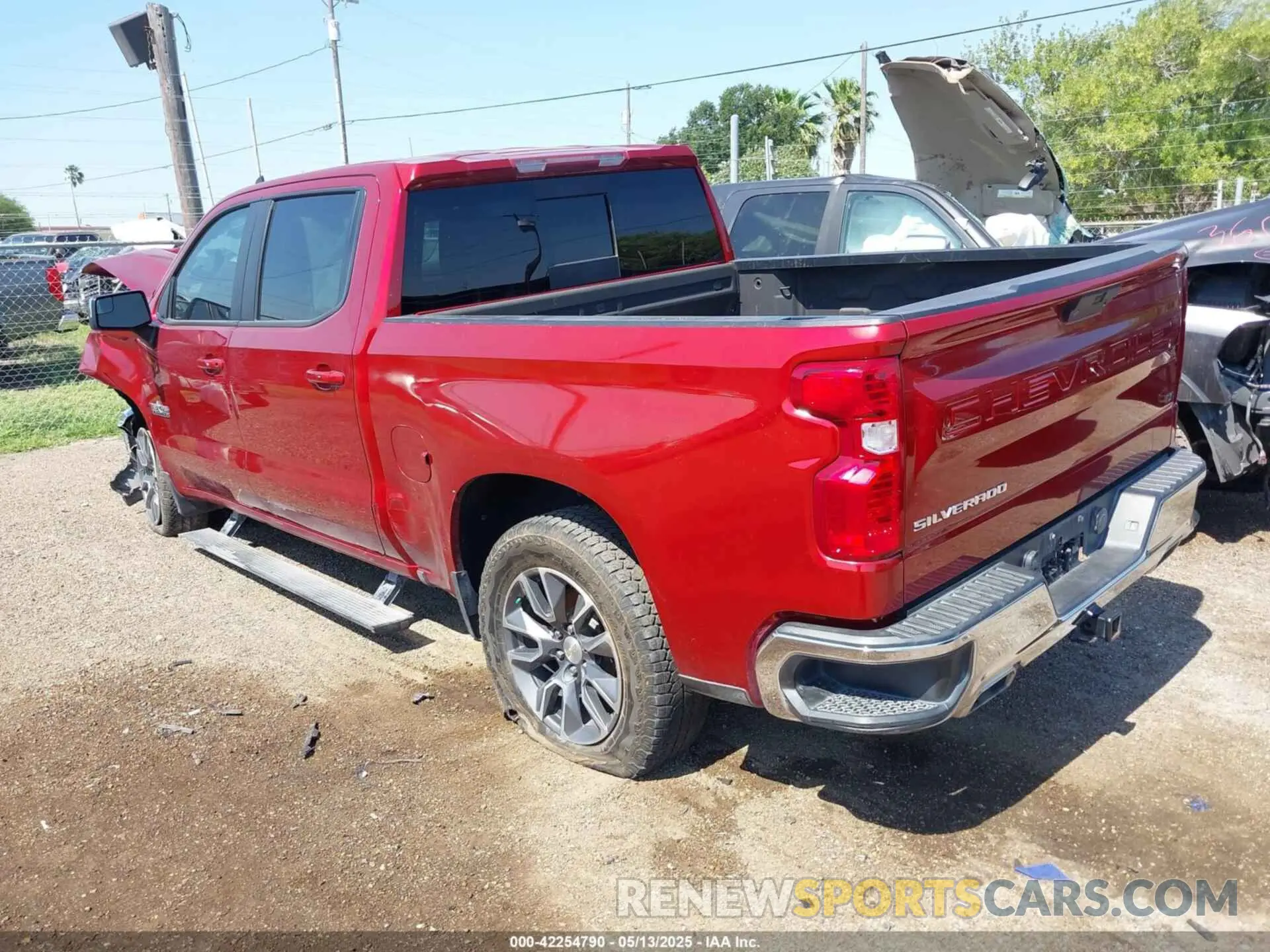 3 Photograph of a damaged car 3GCUYDEDXMG319582 CHEVROLET SILVERADO 1500 2021