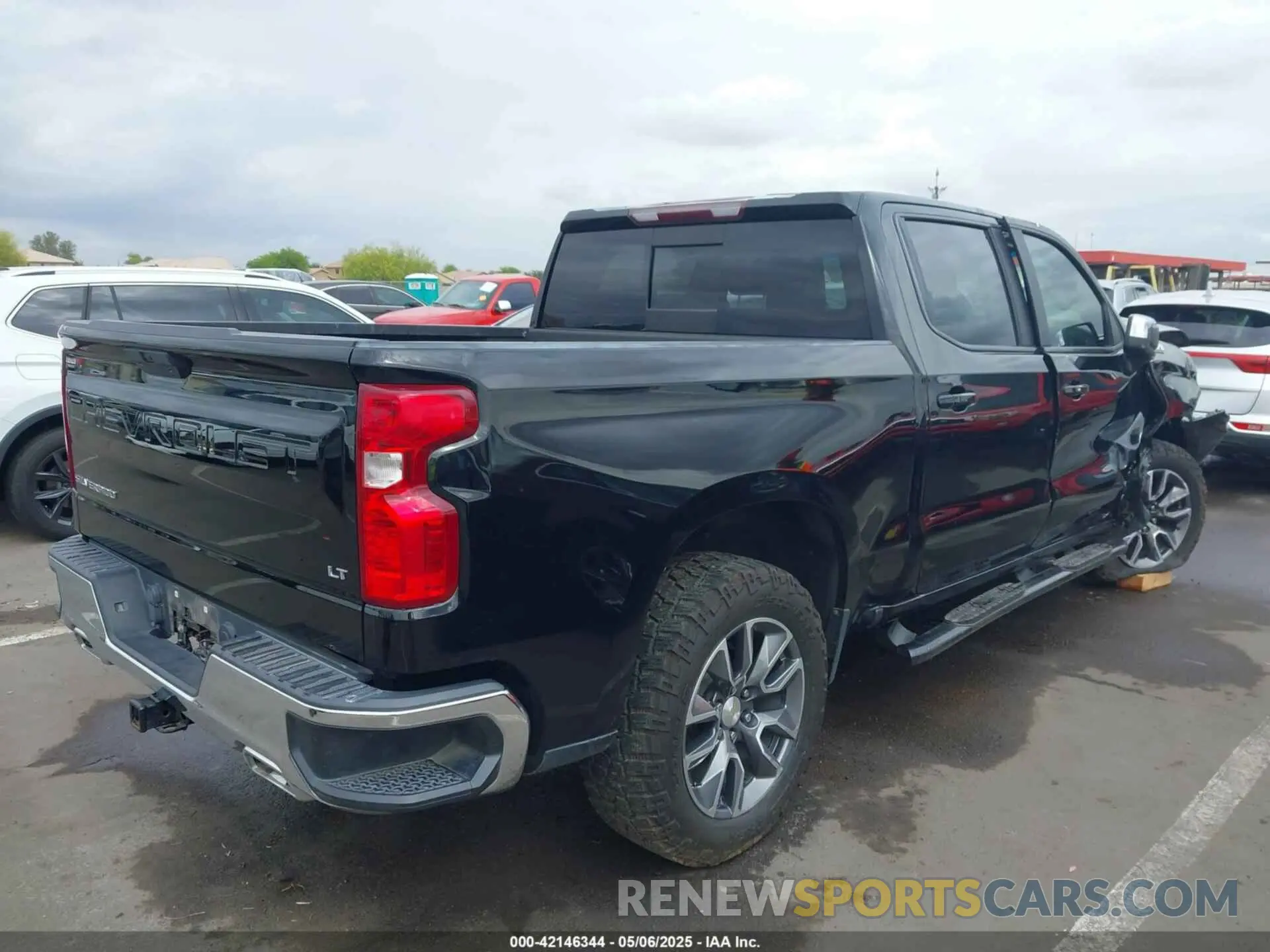 4 Photograph of a damaged car 3GCUYDET1MG141861 CHEVROLET SILVERADO 1500 2021