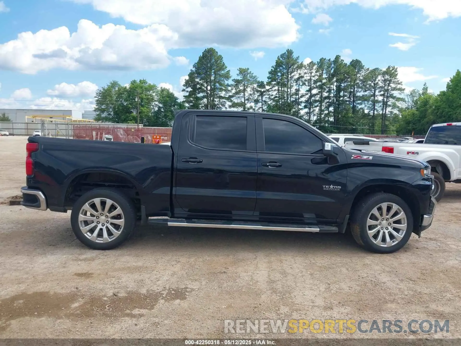 12 Photograph of a damaged car 3GCUYDET8MG180463 CHEVROLET SILVERADO 1500 2021