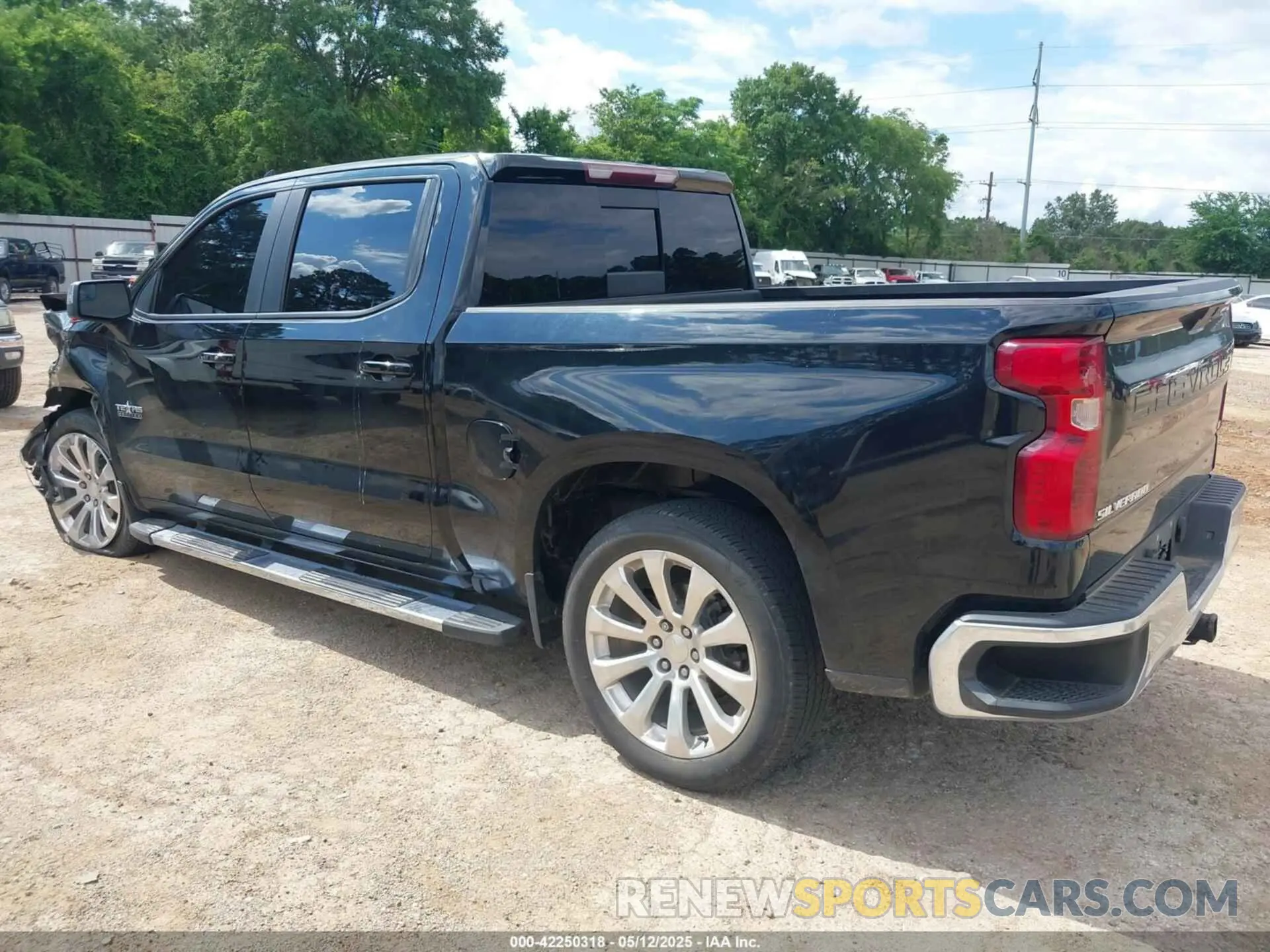 3 Photograph of a damaged car 3GCUYDET8MG180463 CHEVROLET SILVERADO 1500 2021