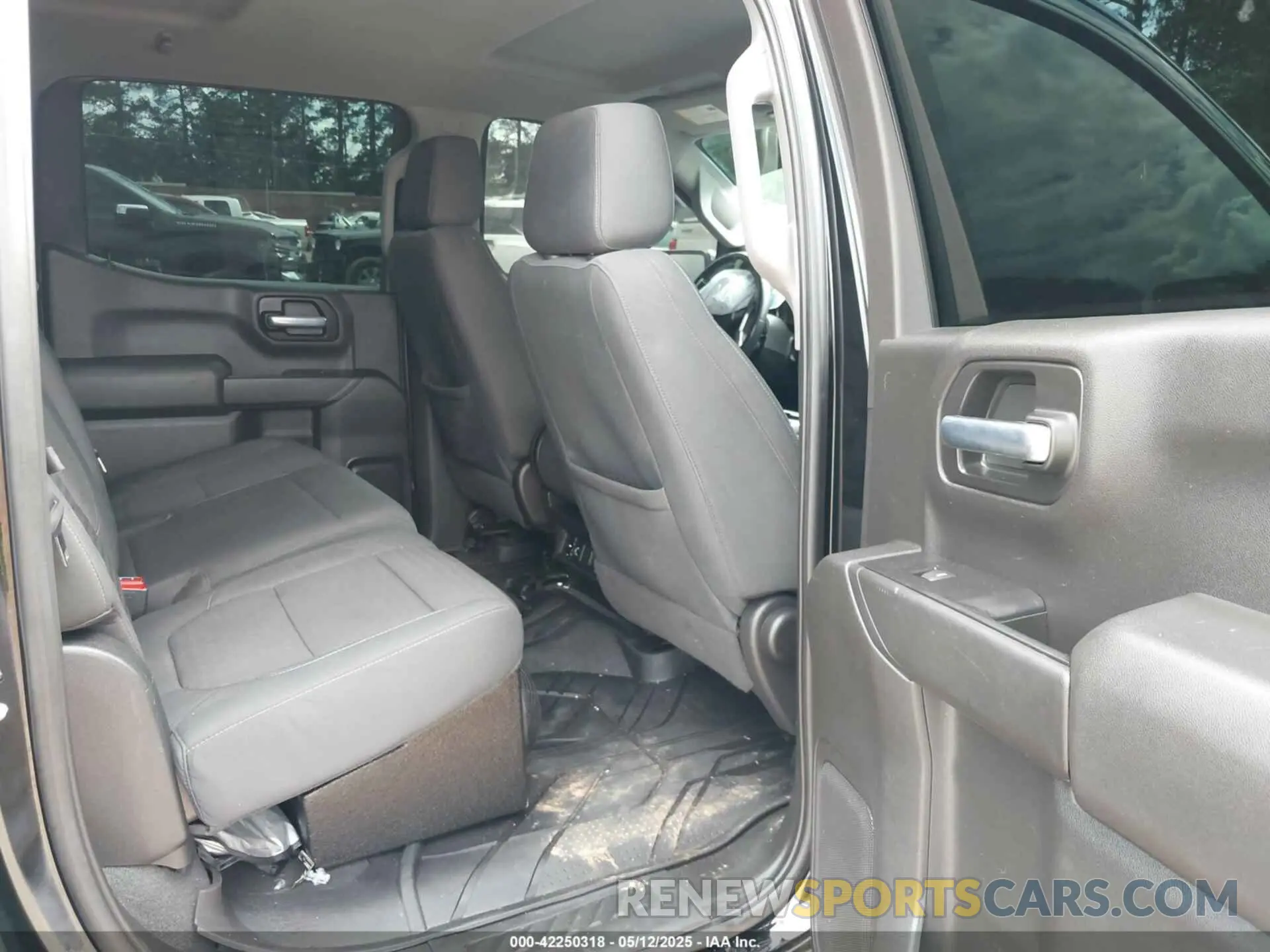 8 Photograph of a damaged car 3GCUYDET8MG180463 CHEVROLET SILVERADO 1500 2021