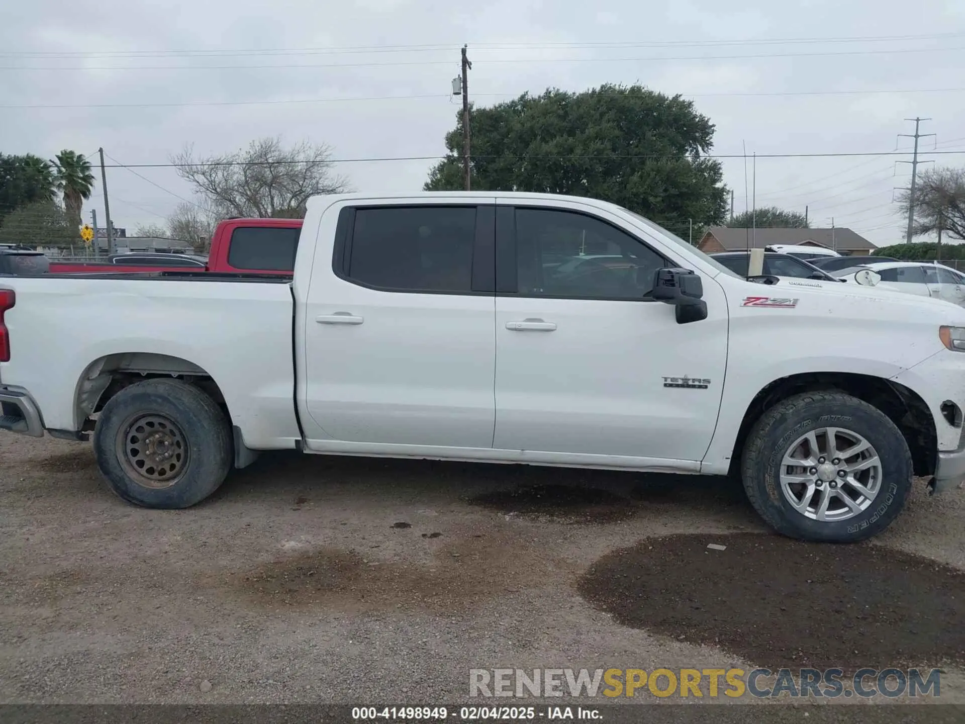 13 Photograph of a damaged car 3GCUYDET9MG284461 CHEVROLET SILVERADO 1500 2021
