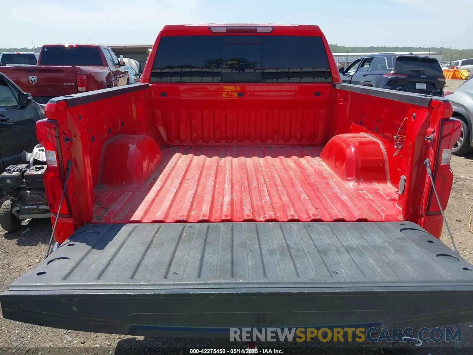 18 Photograph of a damaged car 3GCUYEED3MG271364 CHEVROLET SILVERADO 1500 2021