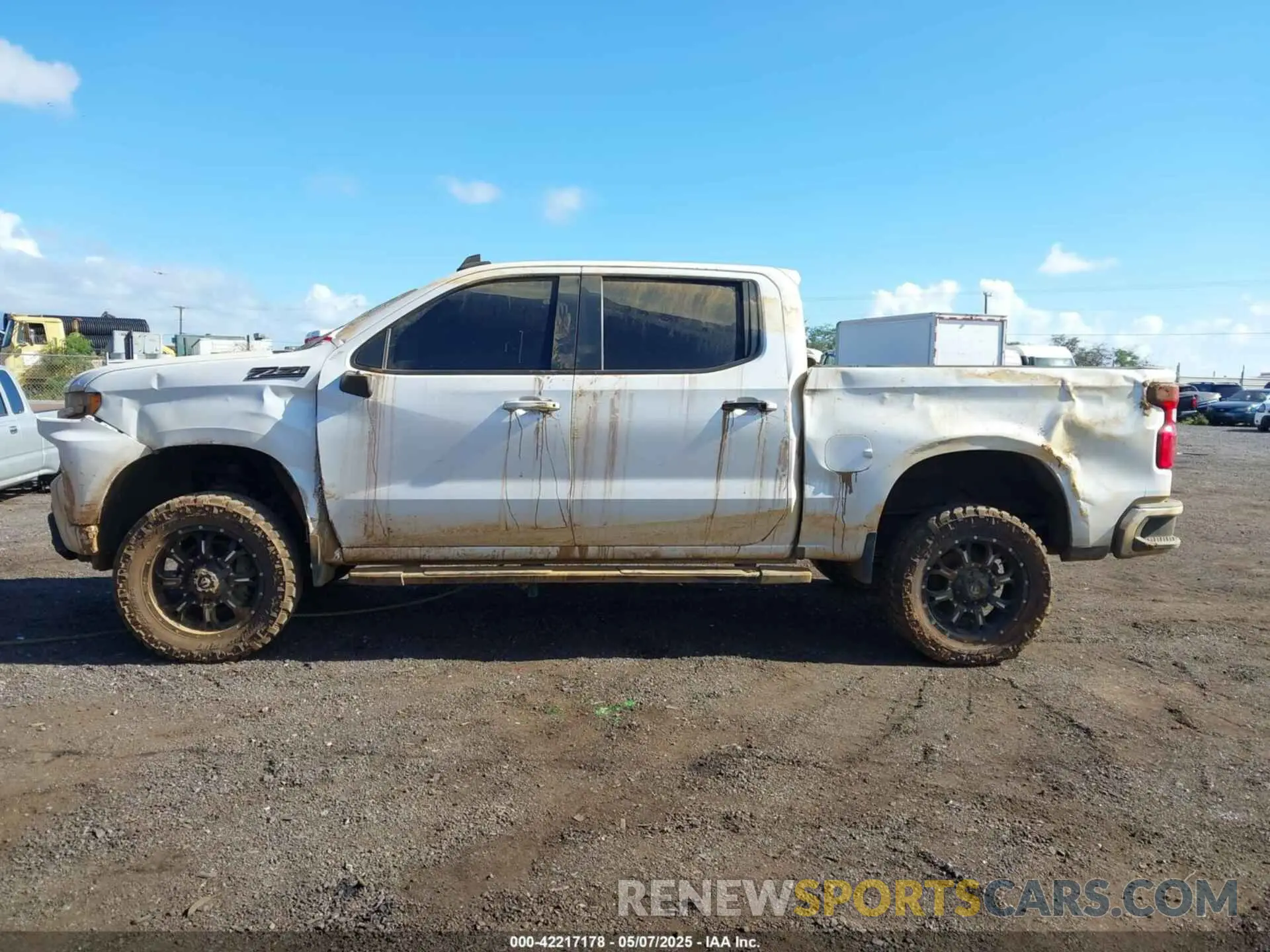 13 Photograph of a damaged car 3GCUYEED4MG268442 CHEVROLET SILVERADO 1500 2021